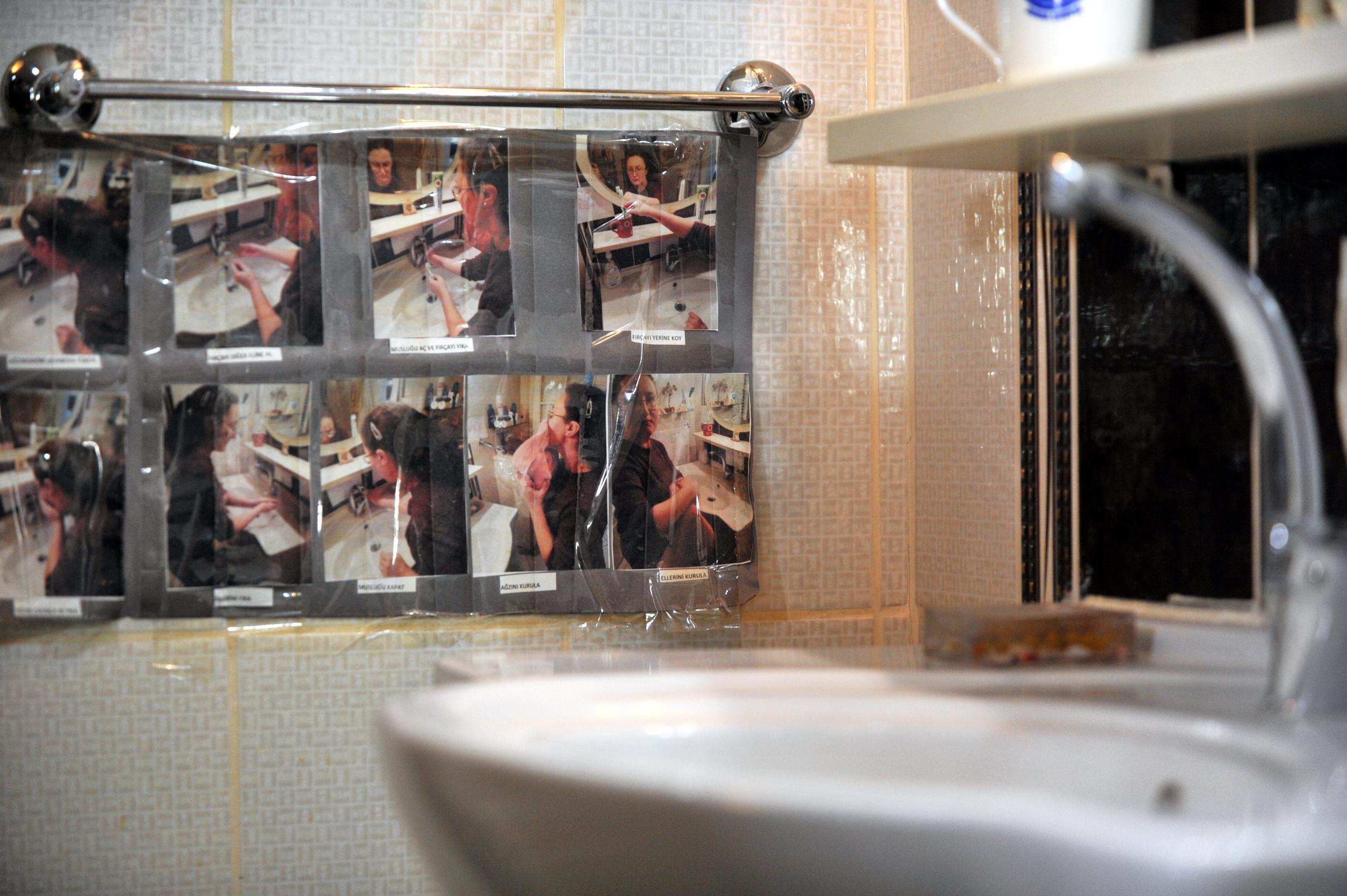 Bitkisel hayata girip hafızası silinen kızına, her şeyi yeniden öğretti