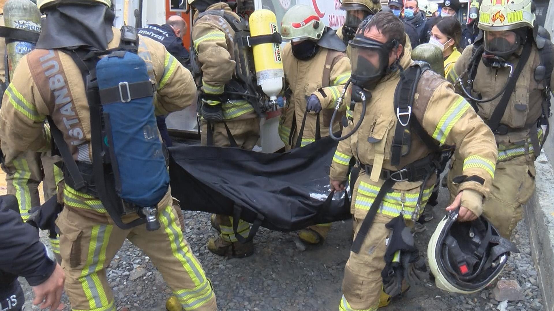 Arnavutköyde hırdavat deposunda yangın: 4 kişinin cansız bedenine ulaşıldı