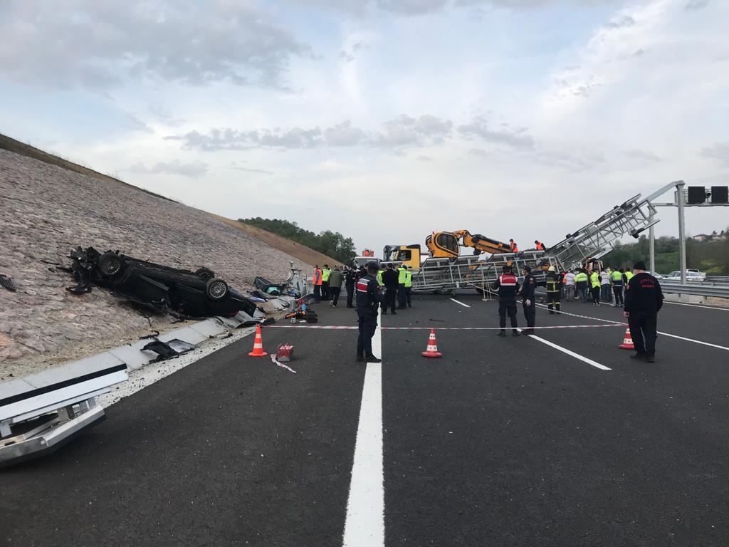Kuzey Marmara Otoyolunda feci kaza Konsolosluğa ait otomobildeki 4 kişi öldü