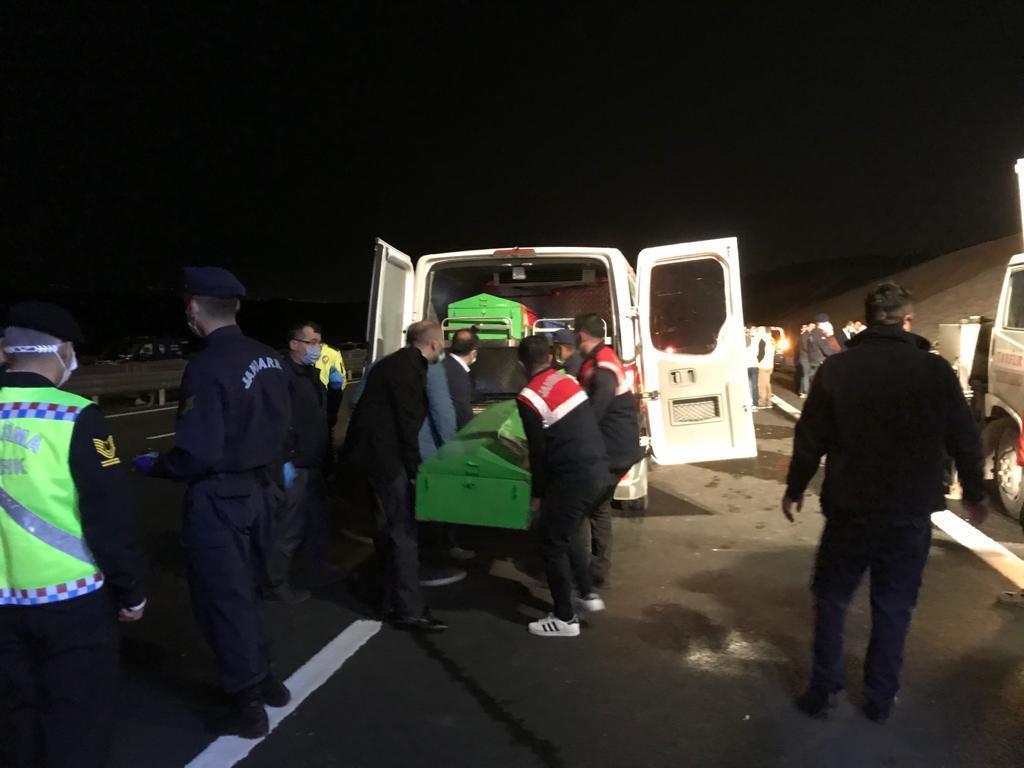 Kuzey Marmara Otoyolunda feci kaza Konsolosluğa ait otomobildeki 4 kişi öldü
