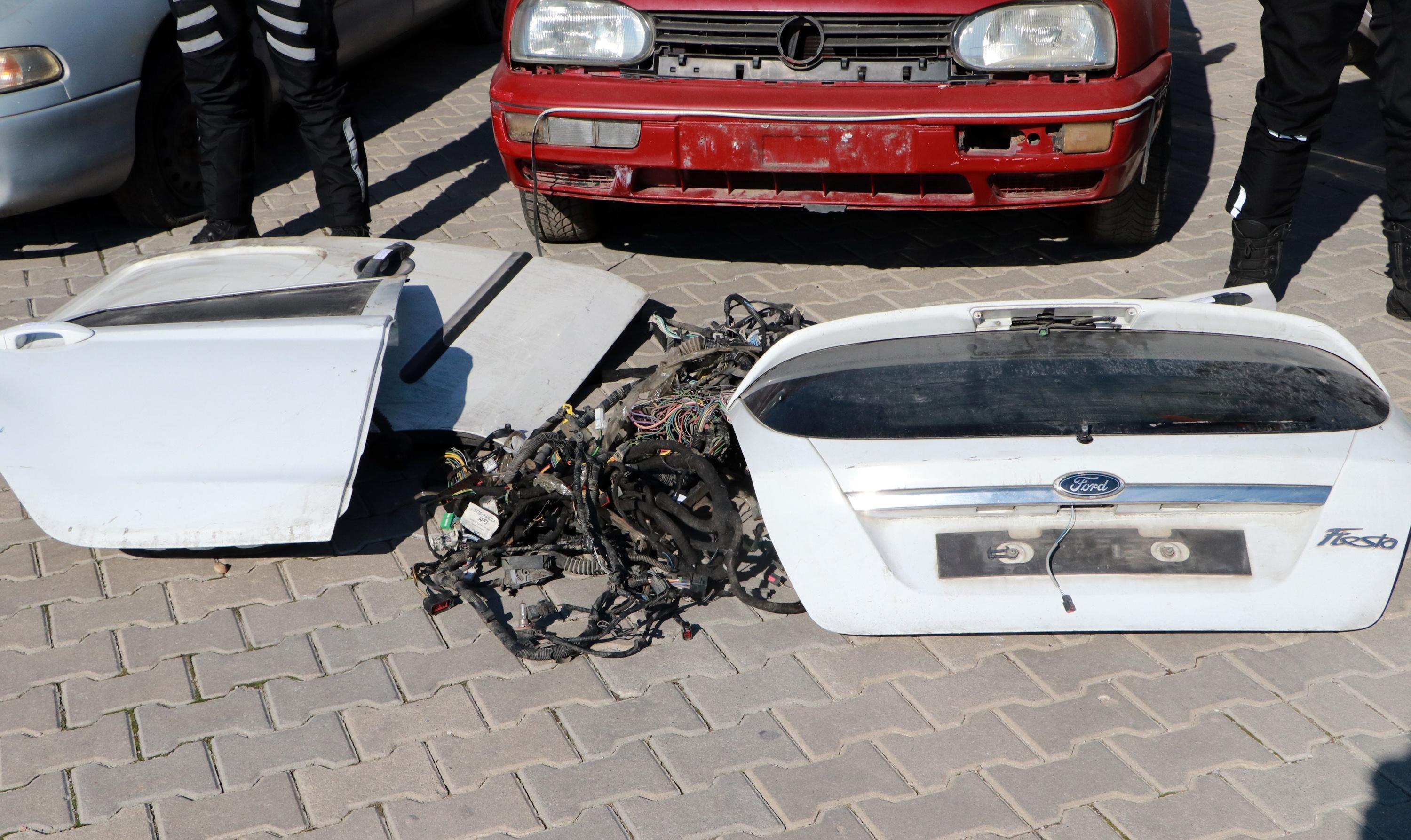 Polis, kaportacı gibi çalışıp takip yaparak oto hırsızlık şebekesini çökertmiş