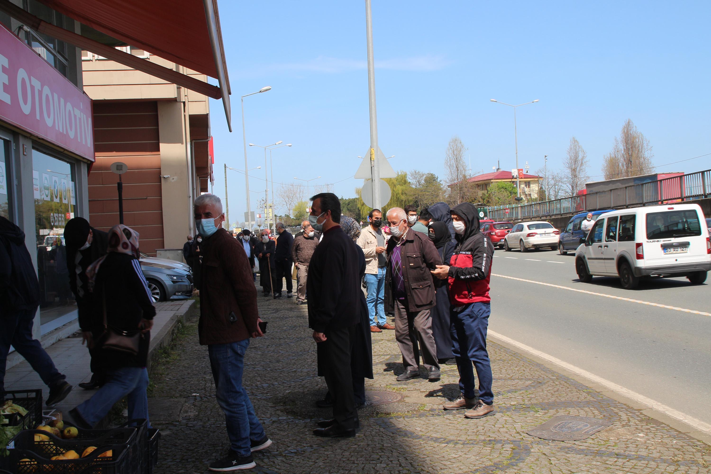 Çay üreticileri izin belgesi için kuyruğa girdi