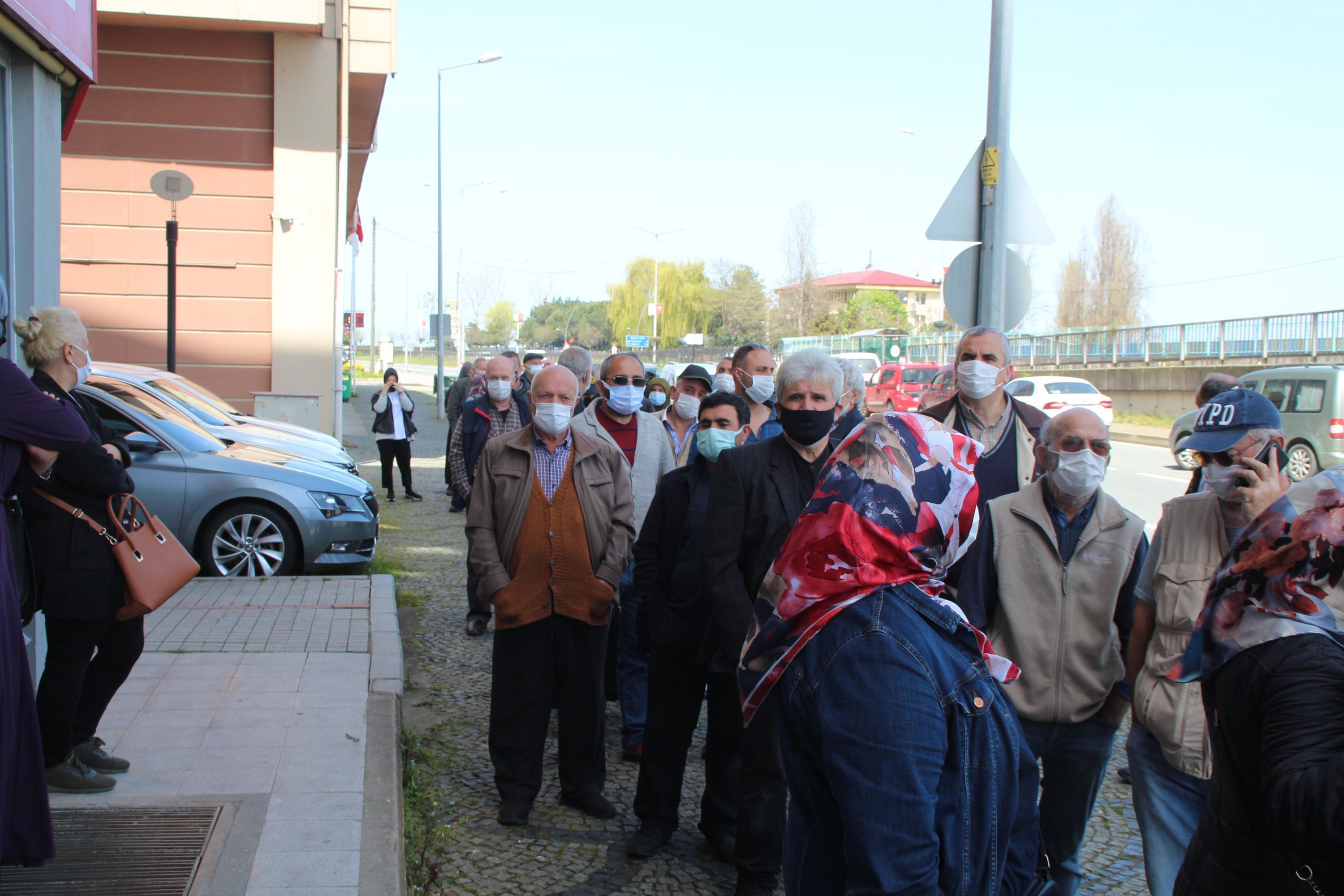Çay üreticileri izin belgesi için kuyruğa girdi