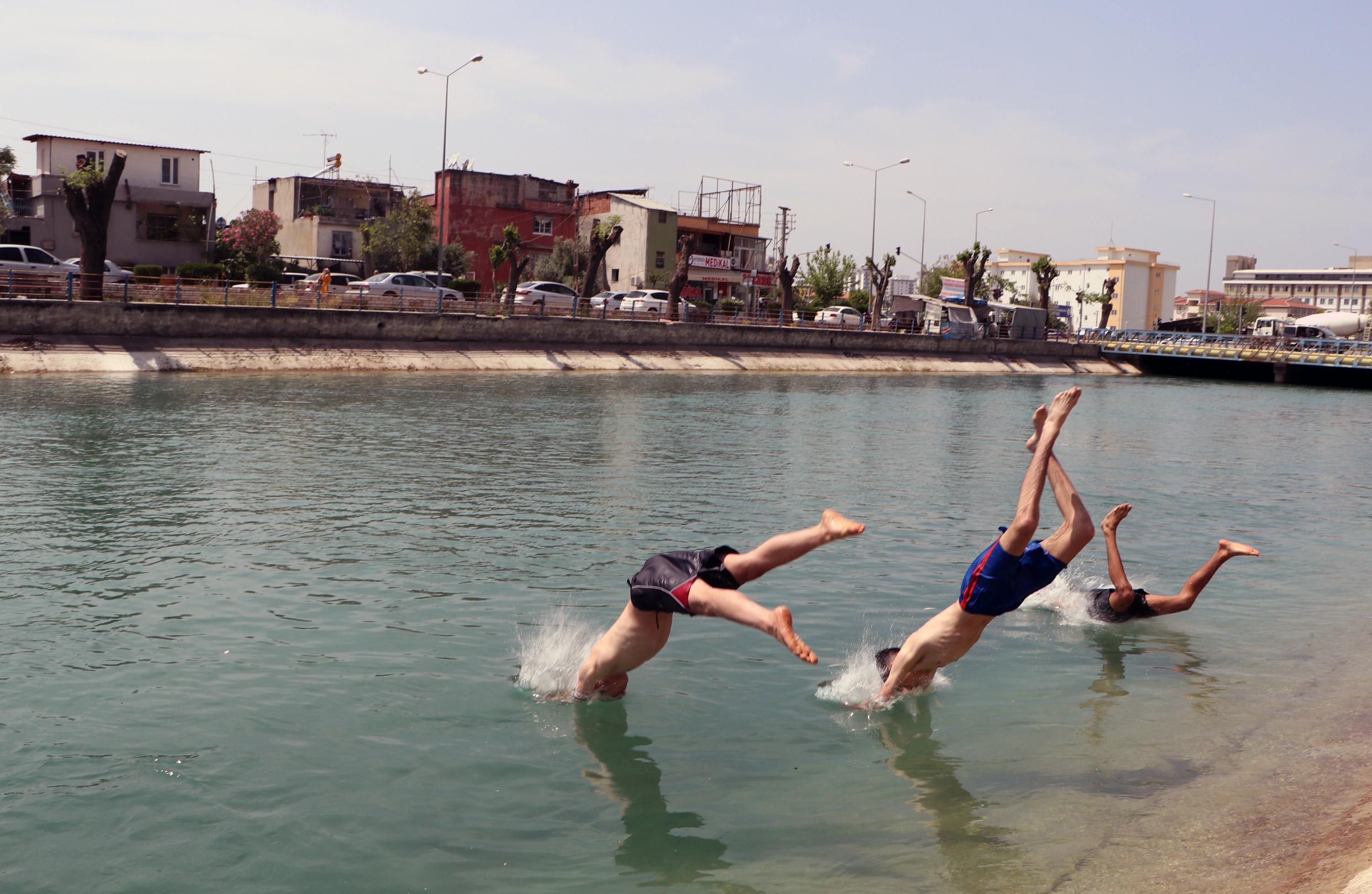Manş Denizi’ni yüzerek geçen ilk Türk kadın yüzücü: Kanalda boğulmalara çok üzülüyorum