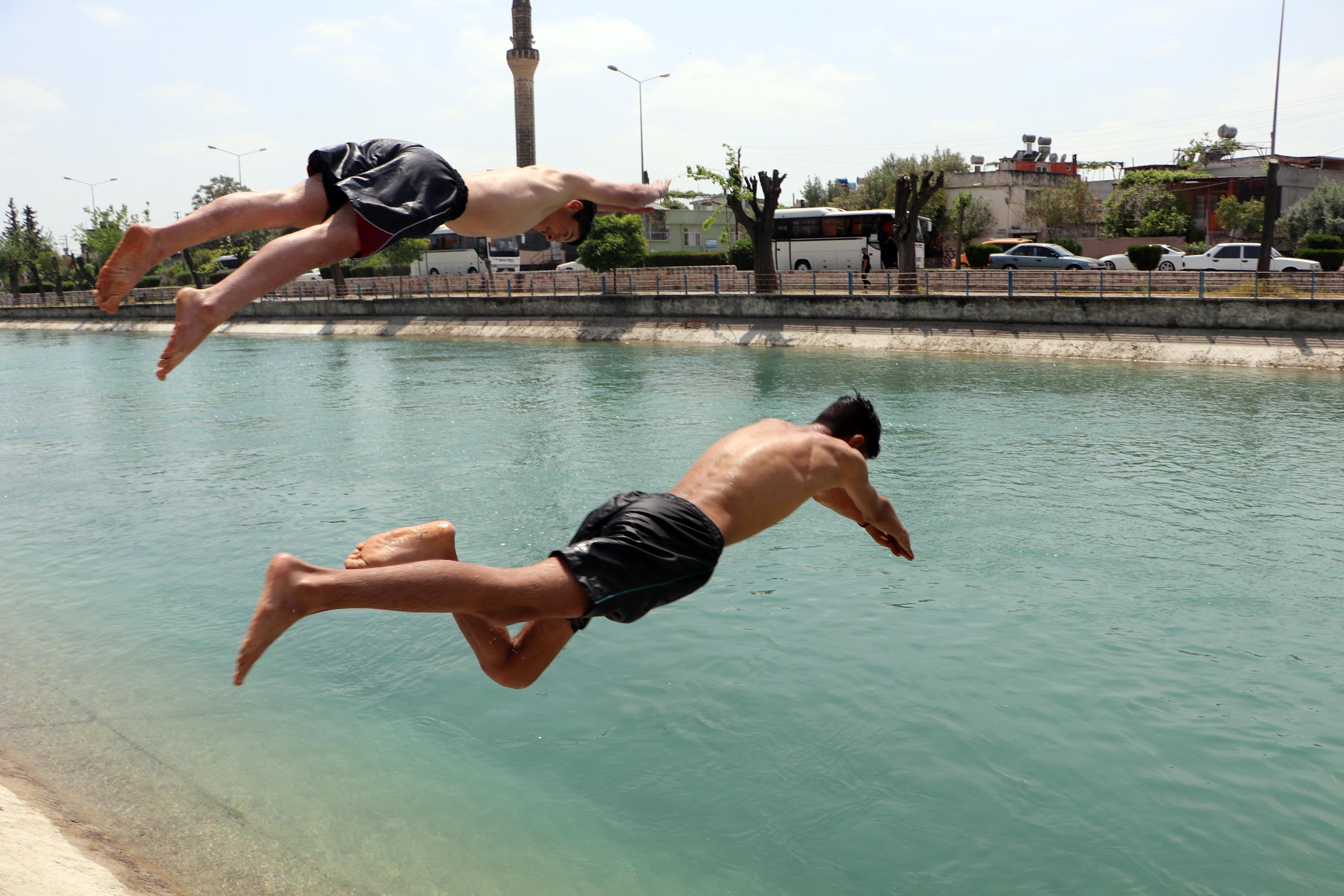 Manş Denizi’ni yüzerek geçen ilk Türk kadın yüzücü: Kanalda boğulmalara çok üzülüyorum