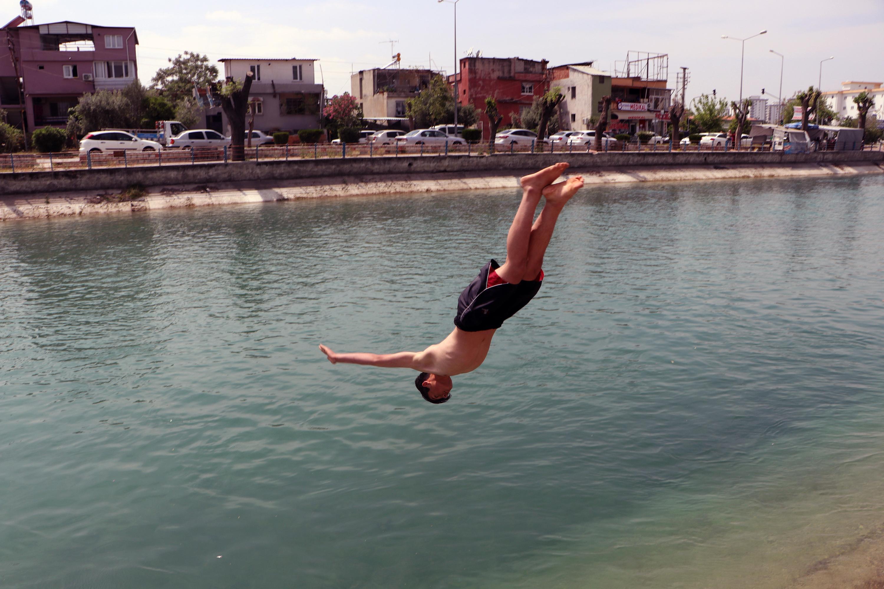 Manş Denizi’ni yüzerek geçen ilk Türk kadın yüzücü: Kanalda boğulmalara çok üzülüyorum