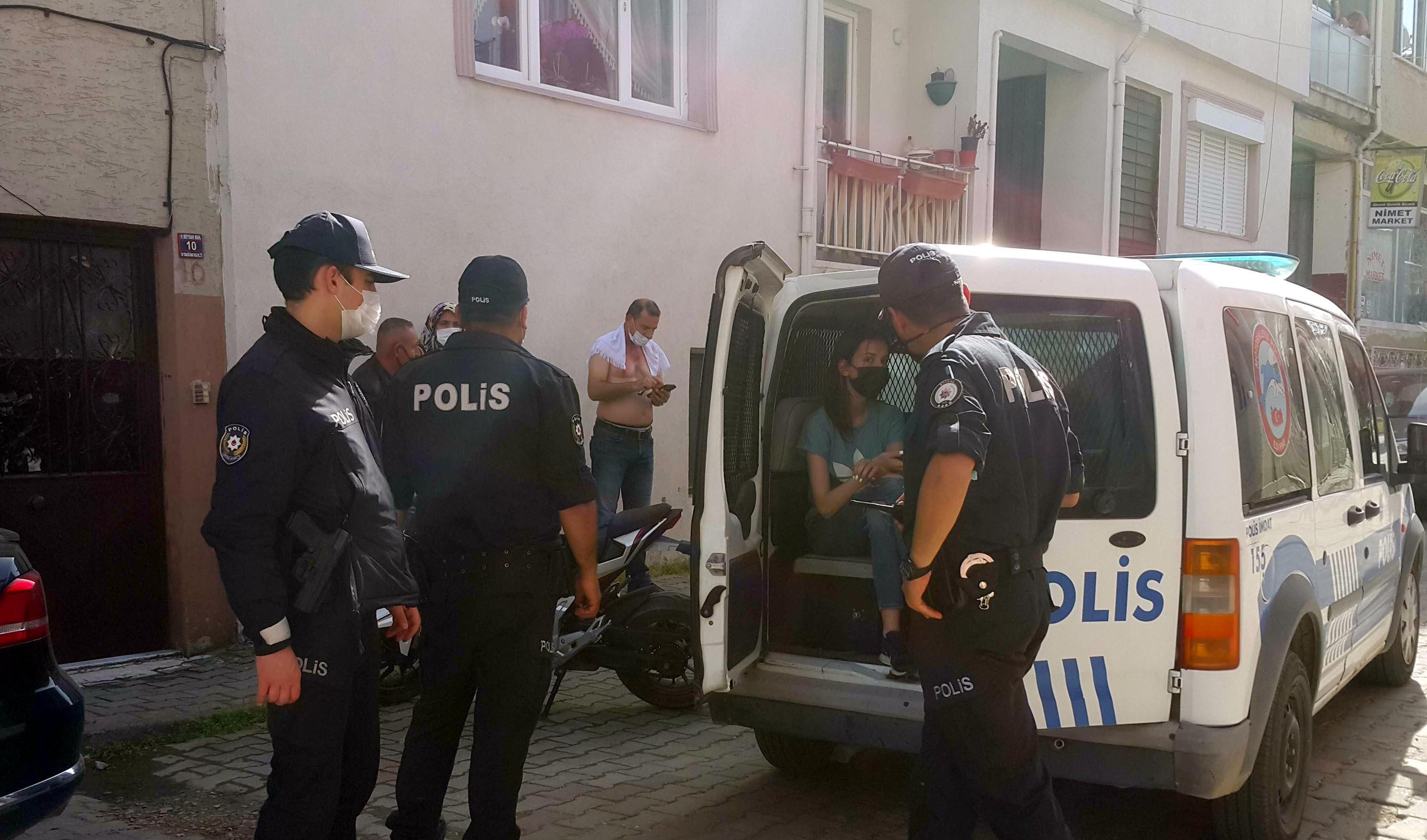 Tartıştığı komşusunun üzerine kaynar su döktü