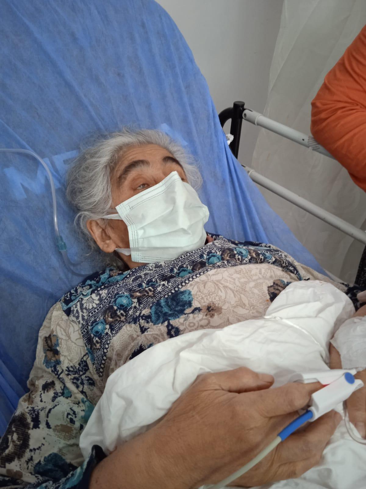 Ağabeyi, annesi ve babasını 9 gün içerisinde koronavirüsten kaybetti