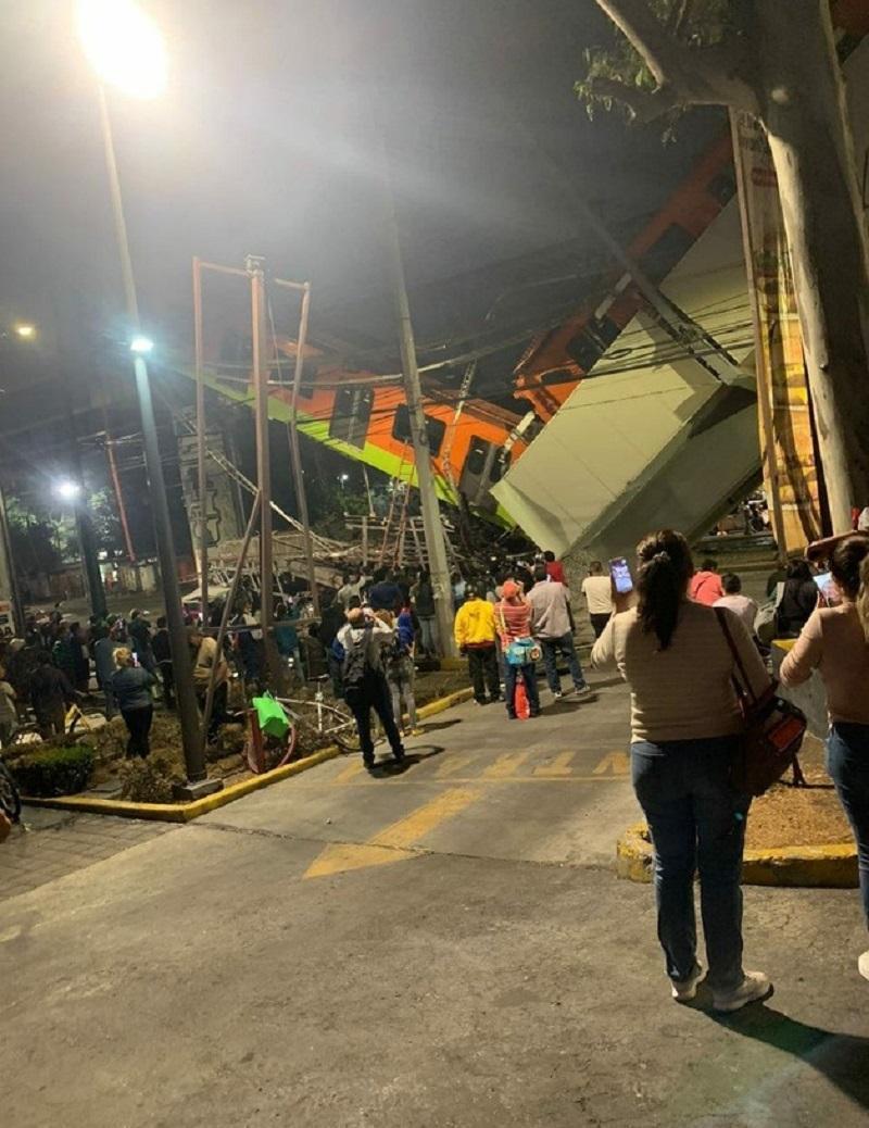Meksikada üst geçit faciası: 15 ölü, 70 yaralı