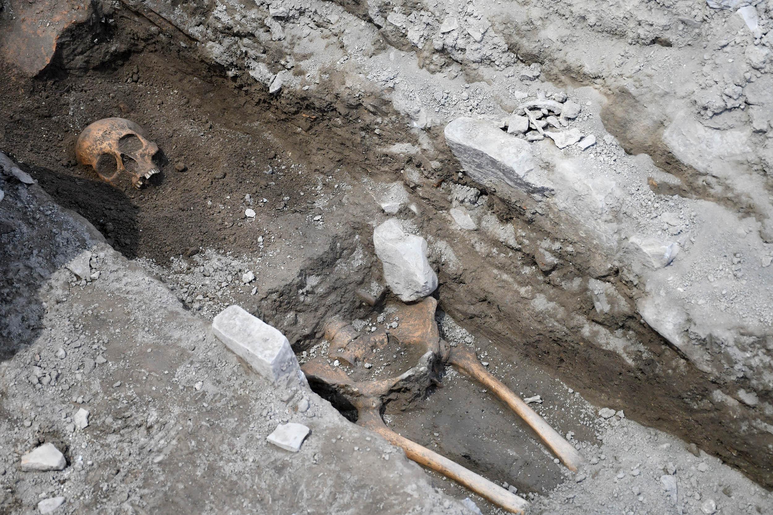 Tarihi Kadıkalesi kazılarında 13üncü yüzyıldan kalma insan iskeletleri bulundu