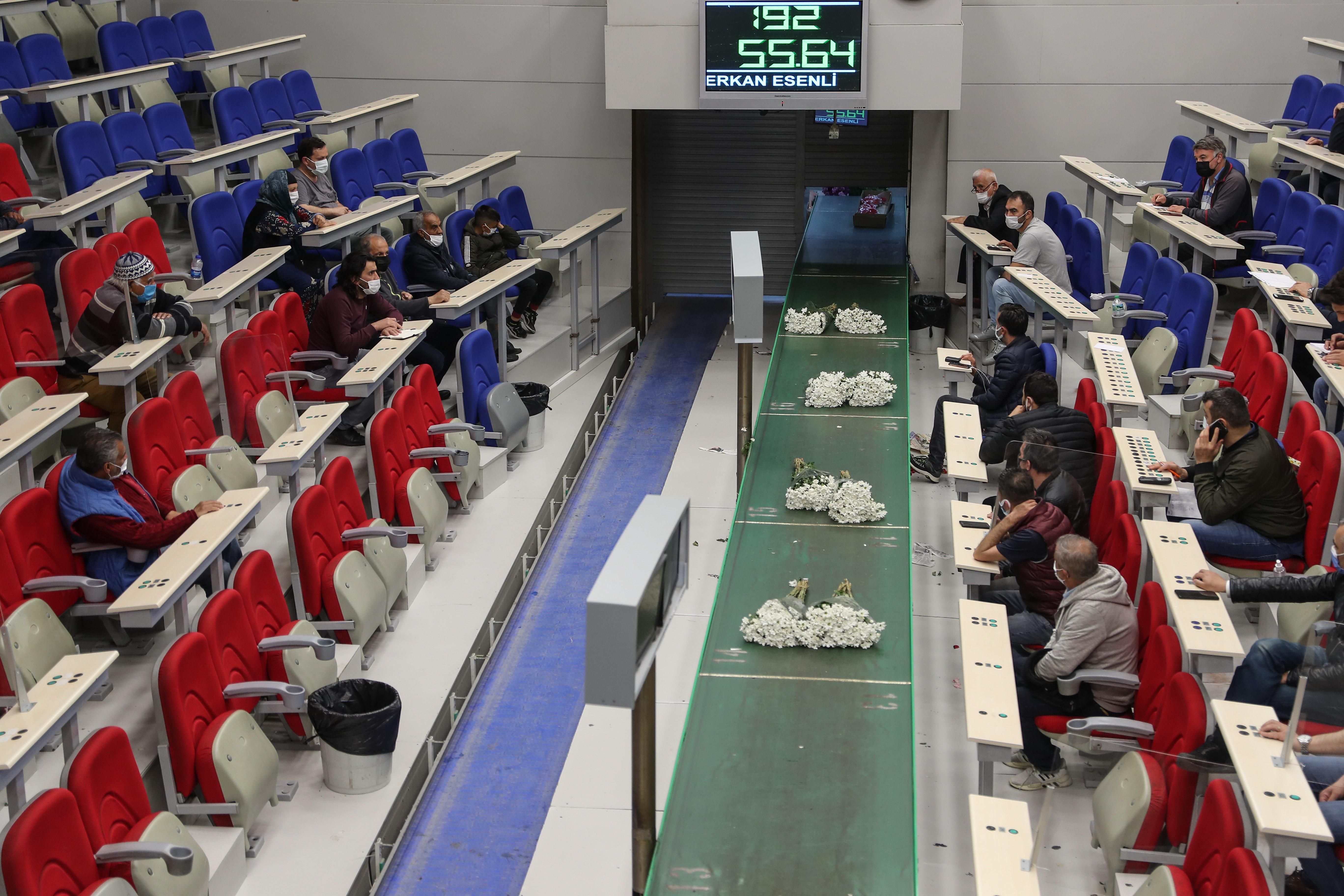 Tam kapanmada Anneler Günü öncesi çiçek mezatlarında sakinlik