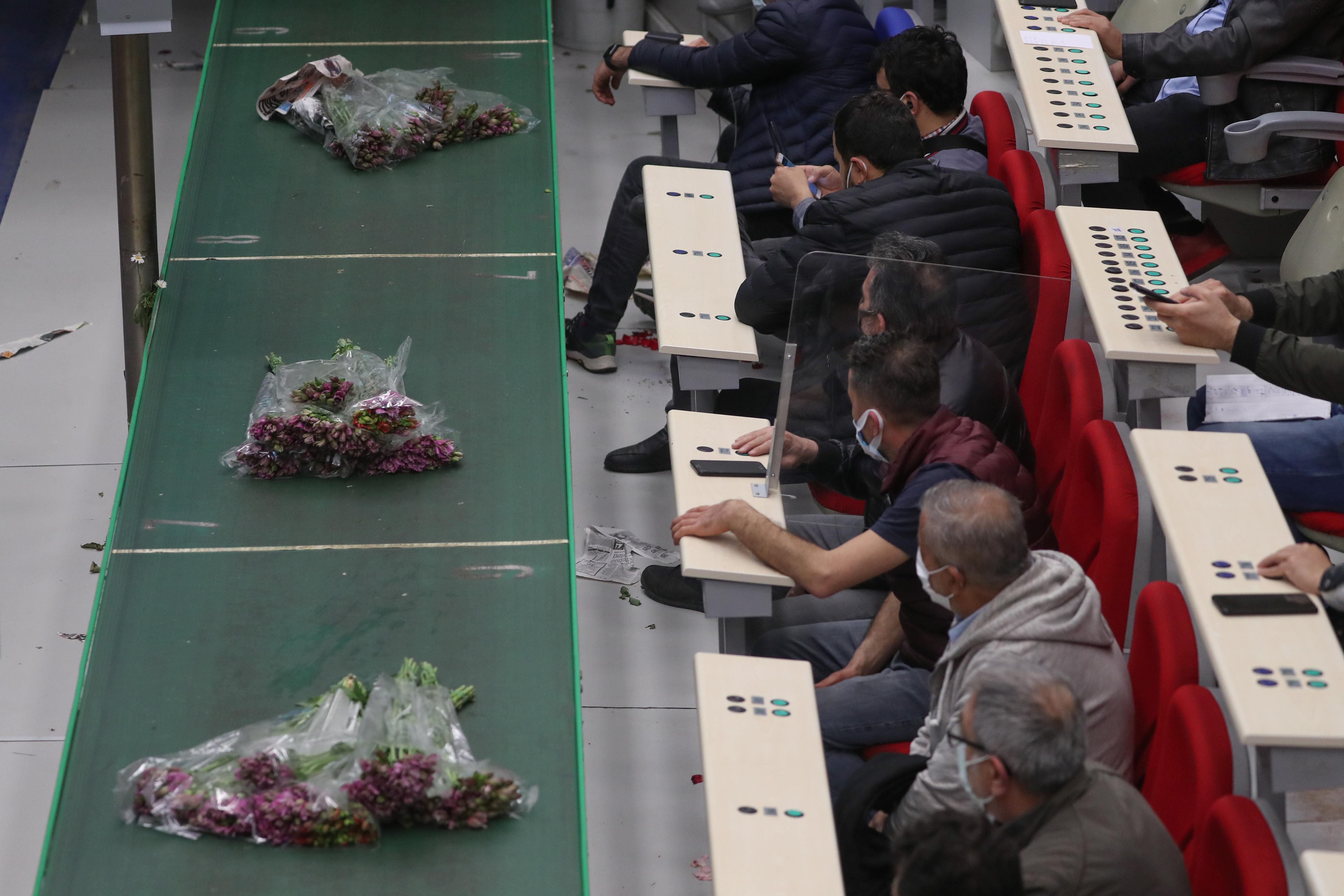 Tam kapanmada Anneler Günü öncesi çiçek mezatlarında sakinlik