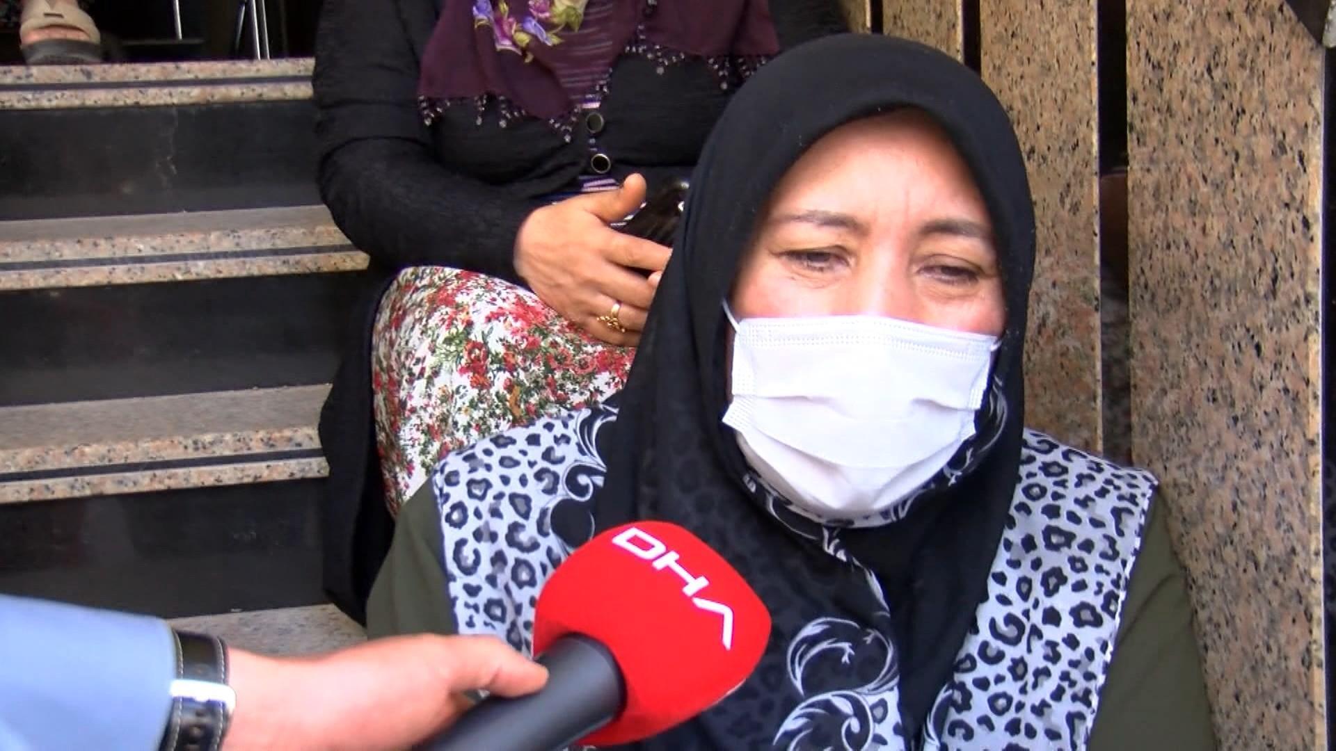 Zeytinburnunda enkaz altında kalmaktan kurtulan kadın o anları gözyaşlarıyla anlattı