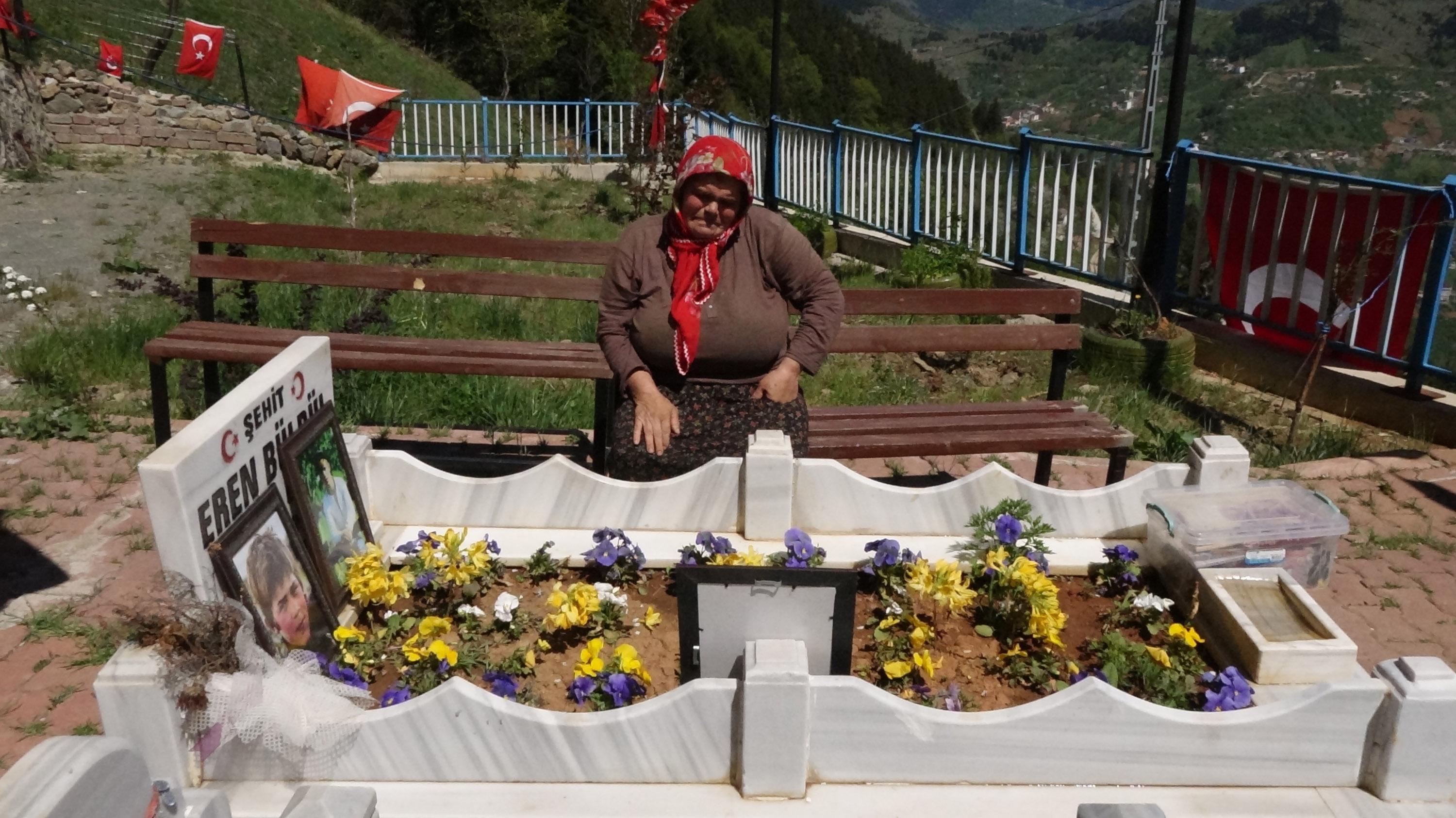 Şehit Eren Bülbülün annesi: Harçlığı olmadığı için bana çiçek alamazdı