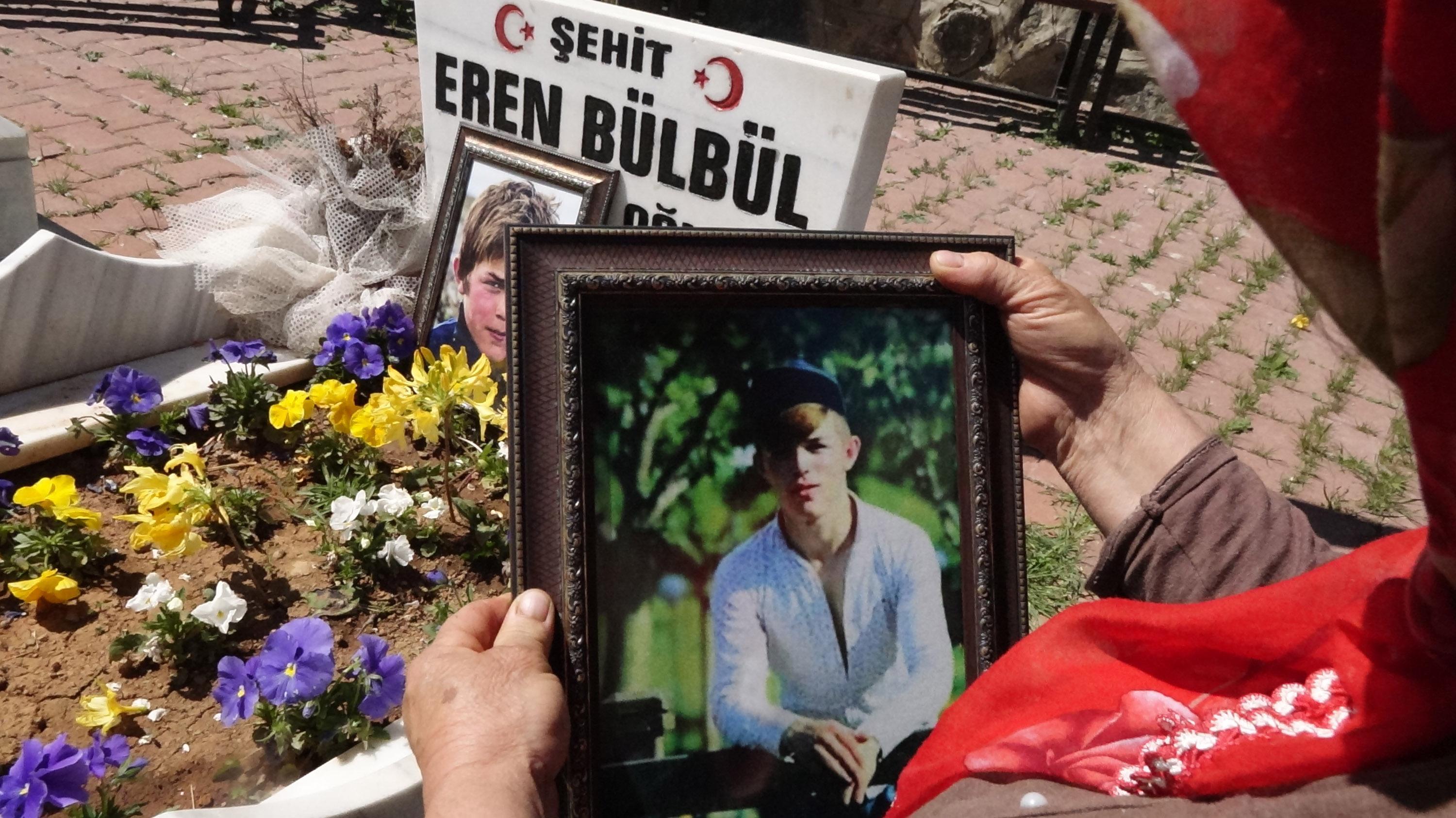 Şehit Eren Bülbülün annesi: Harçlığı olmadığı için bana çiçek alamazdı