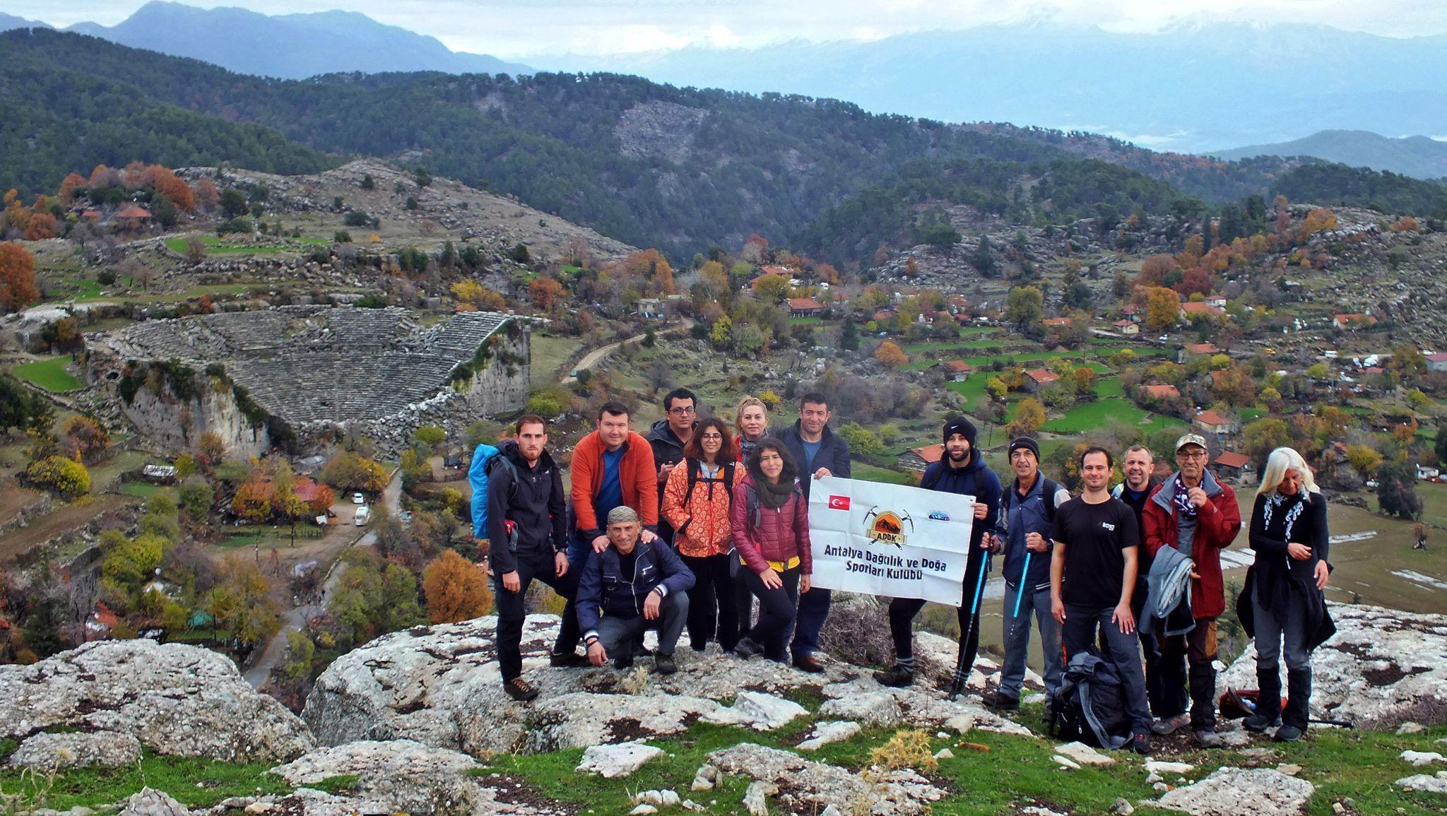 Doğa tutkunlarının Adam kayalar ilgisi