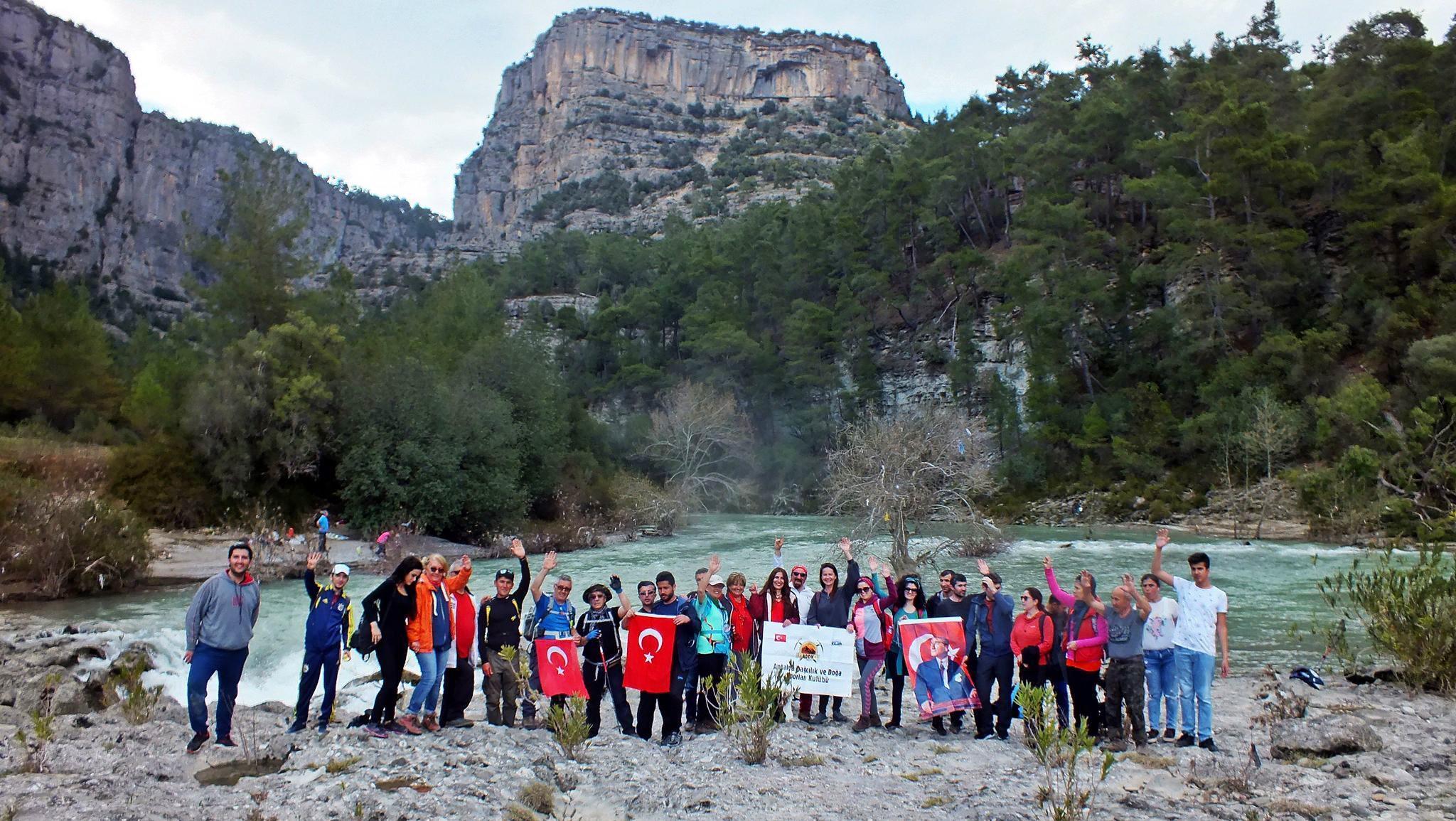 Doğa tutkunlarının Adam kayalar ilgisi