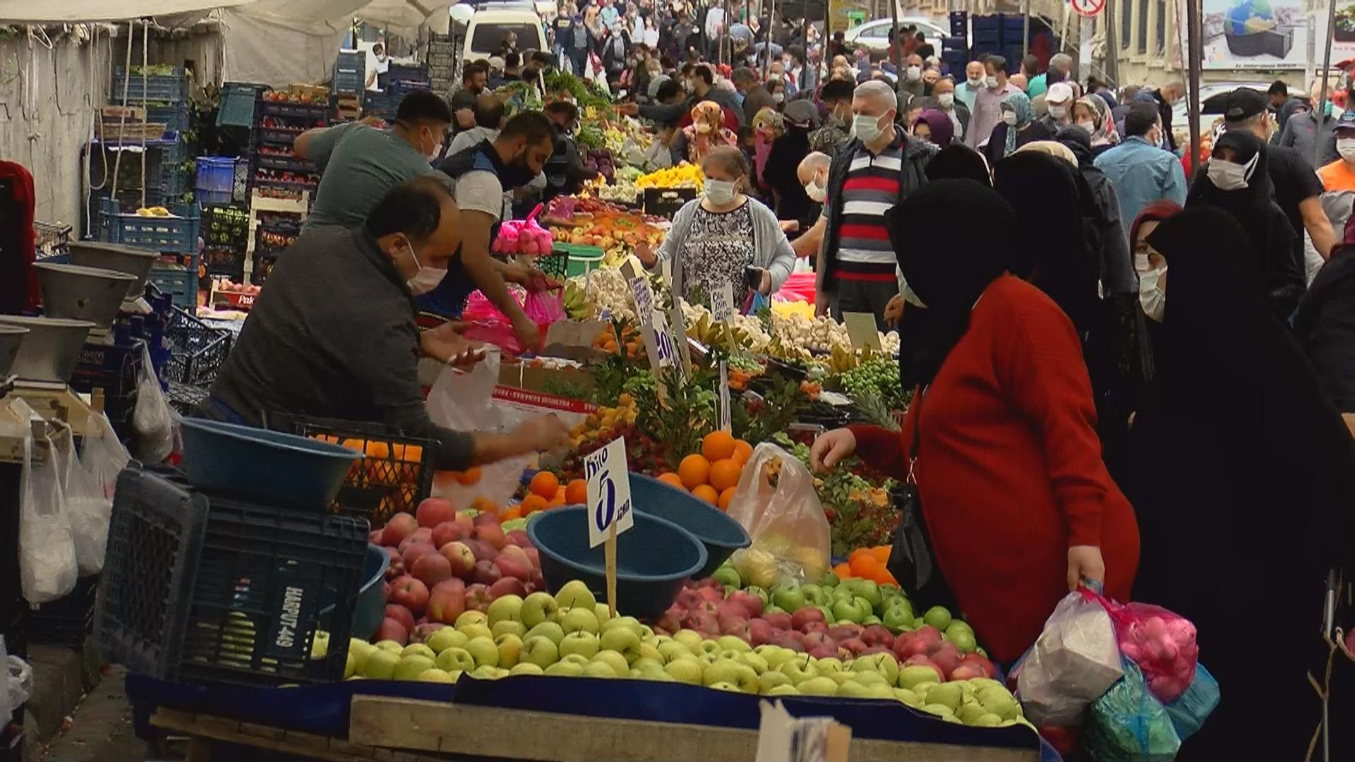 Sultangazide pazar yerlerinde yoğunluk