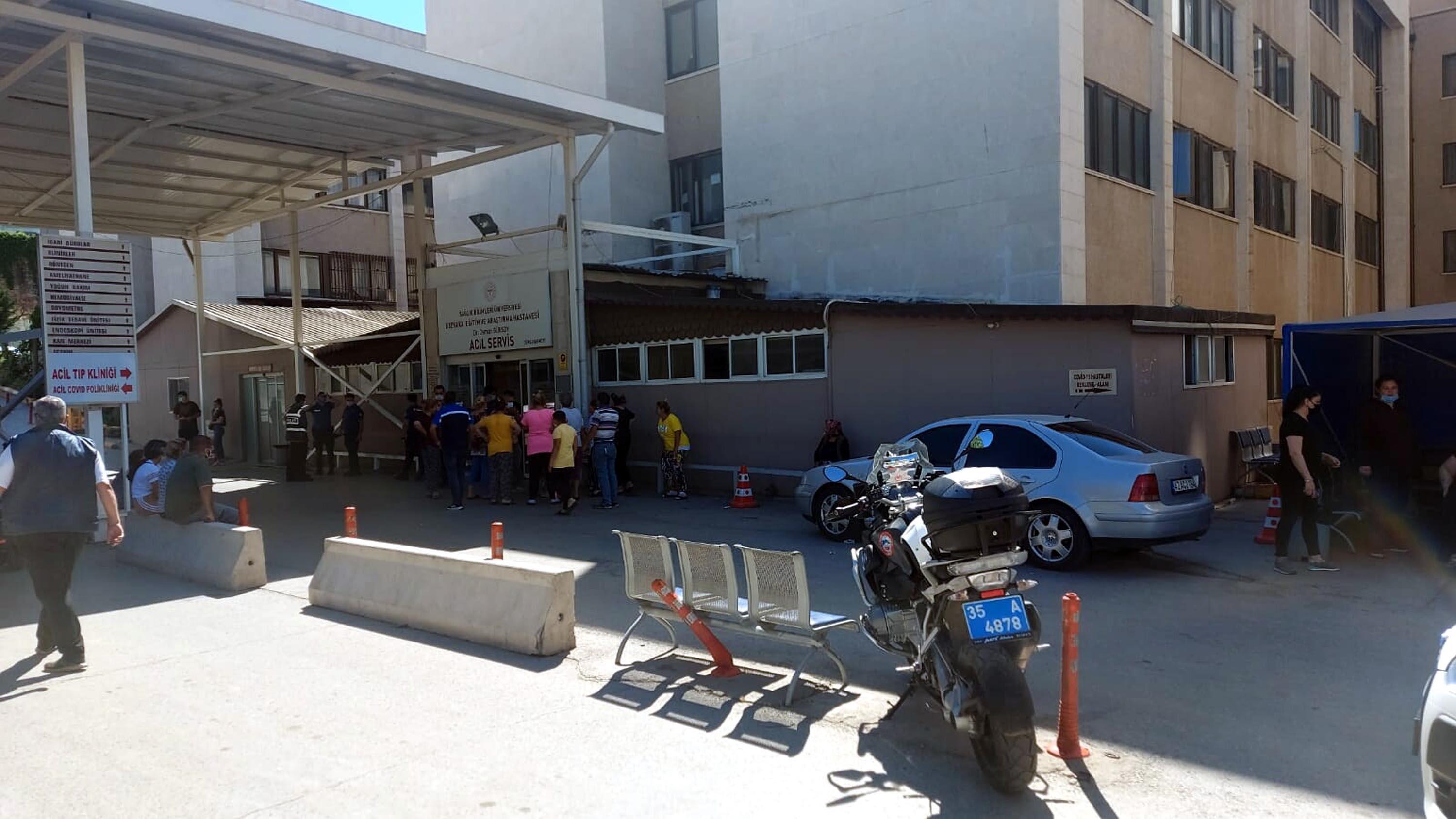 İzmirde husumetliler arasında silahlı kavga: 1 ölü, 4 yaralı