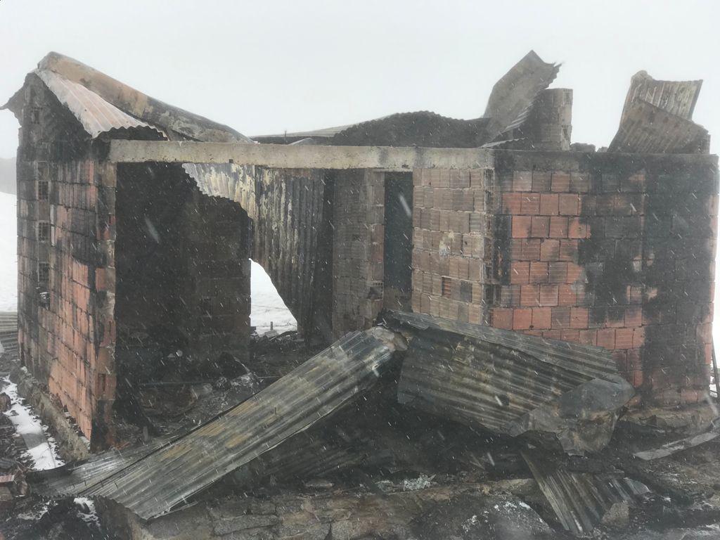 Rizede 15 yayla evi yakıldı