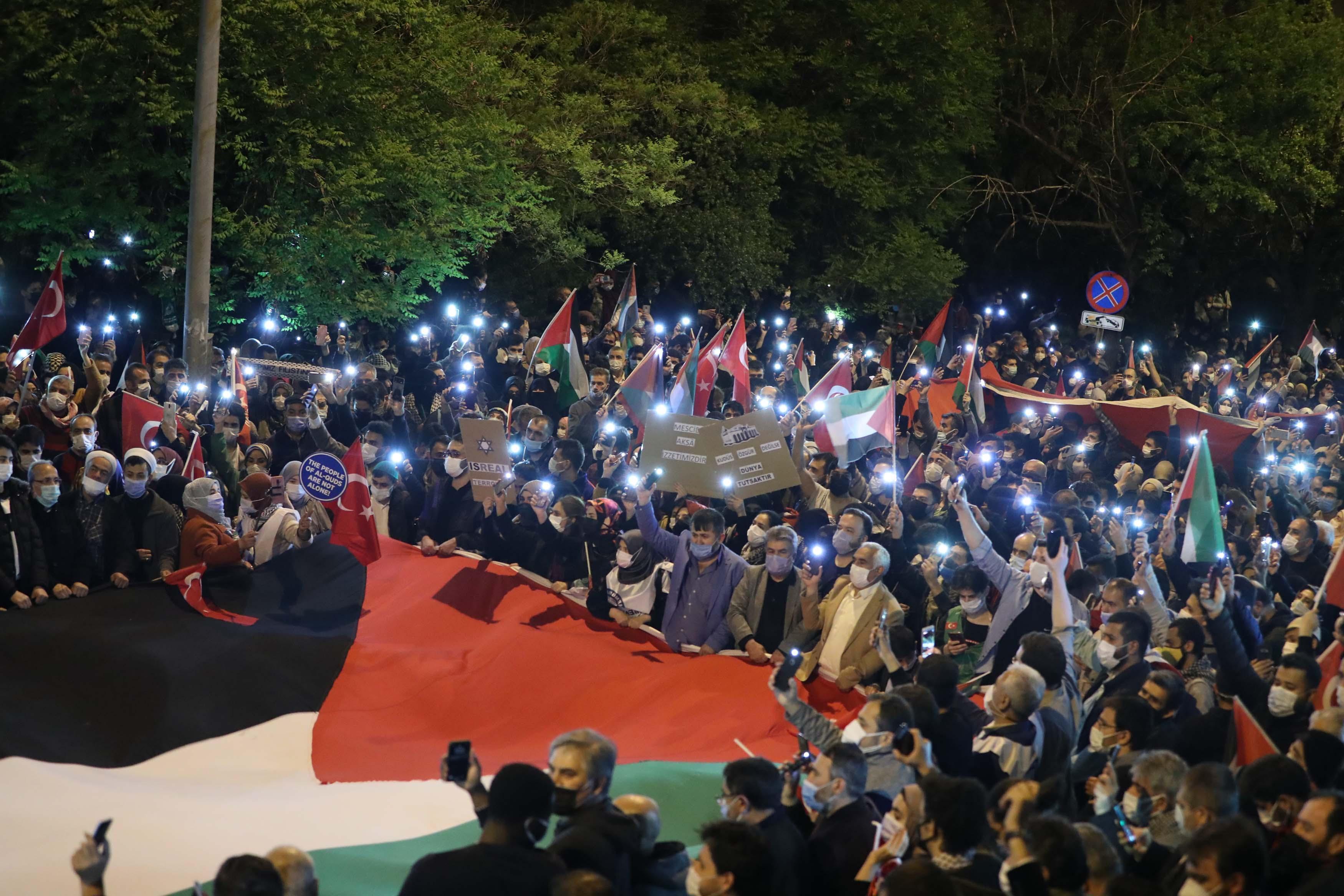Türkiyenin birçok ilinde İsrailin Filistinlilere yönelik saldırıları protesto edildi