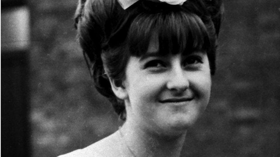 İngiltere’de bir seri katil hakkında belgesel çekilirken kurbana ait kanıt 53 yıl sonra bulundu
