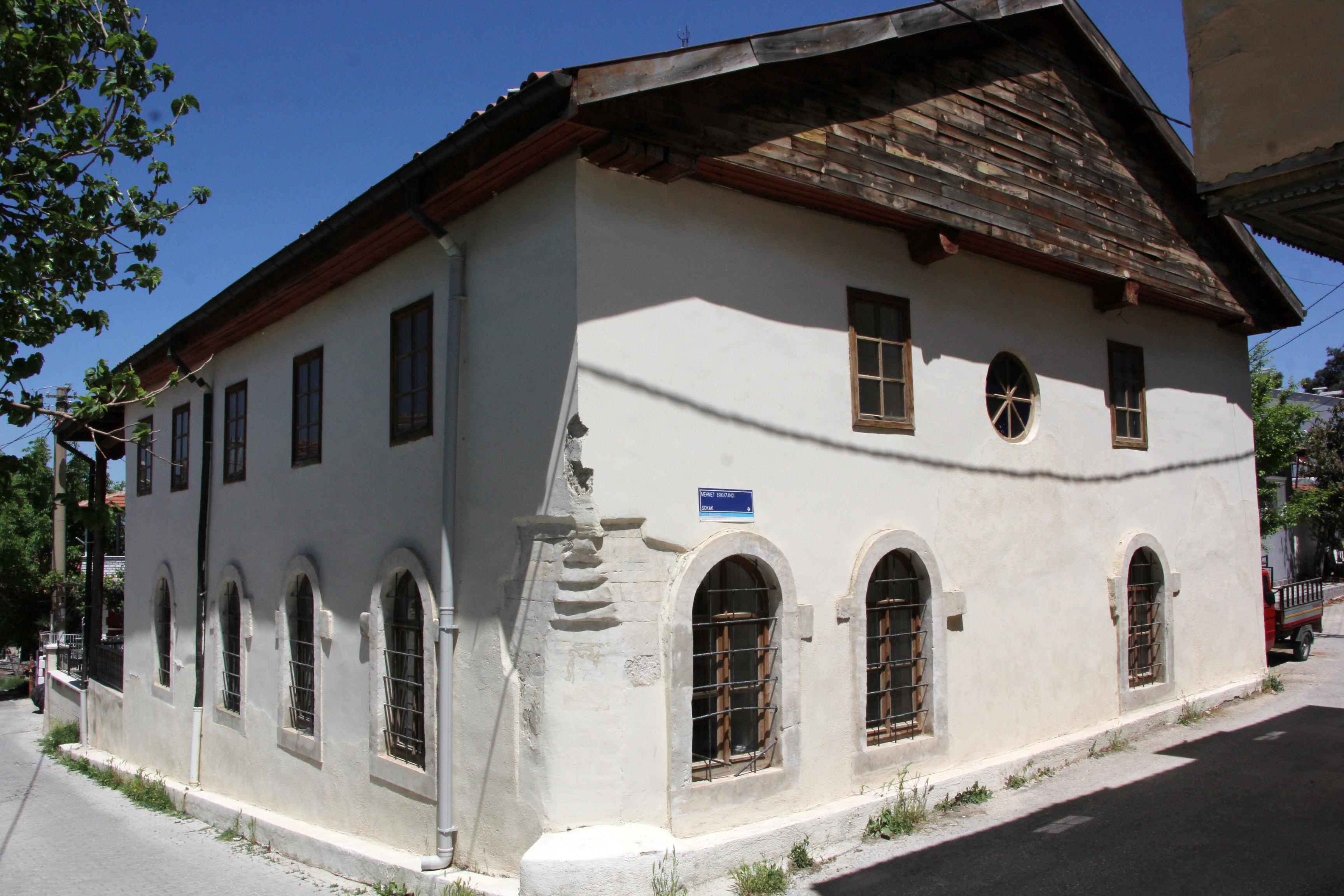 7 büyüklüğündeki depremde yıkılmayan tek cami