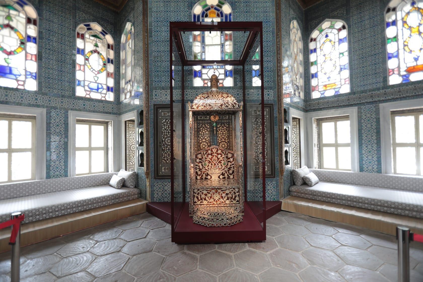 Topkapı Sarayında Arife Tahtı sergilenmeye başlandı