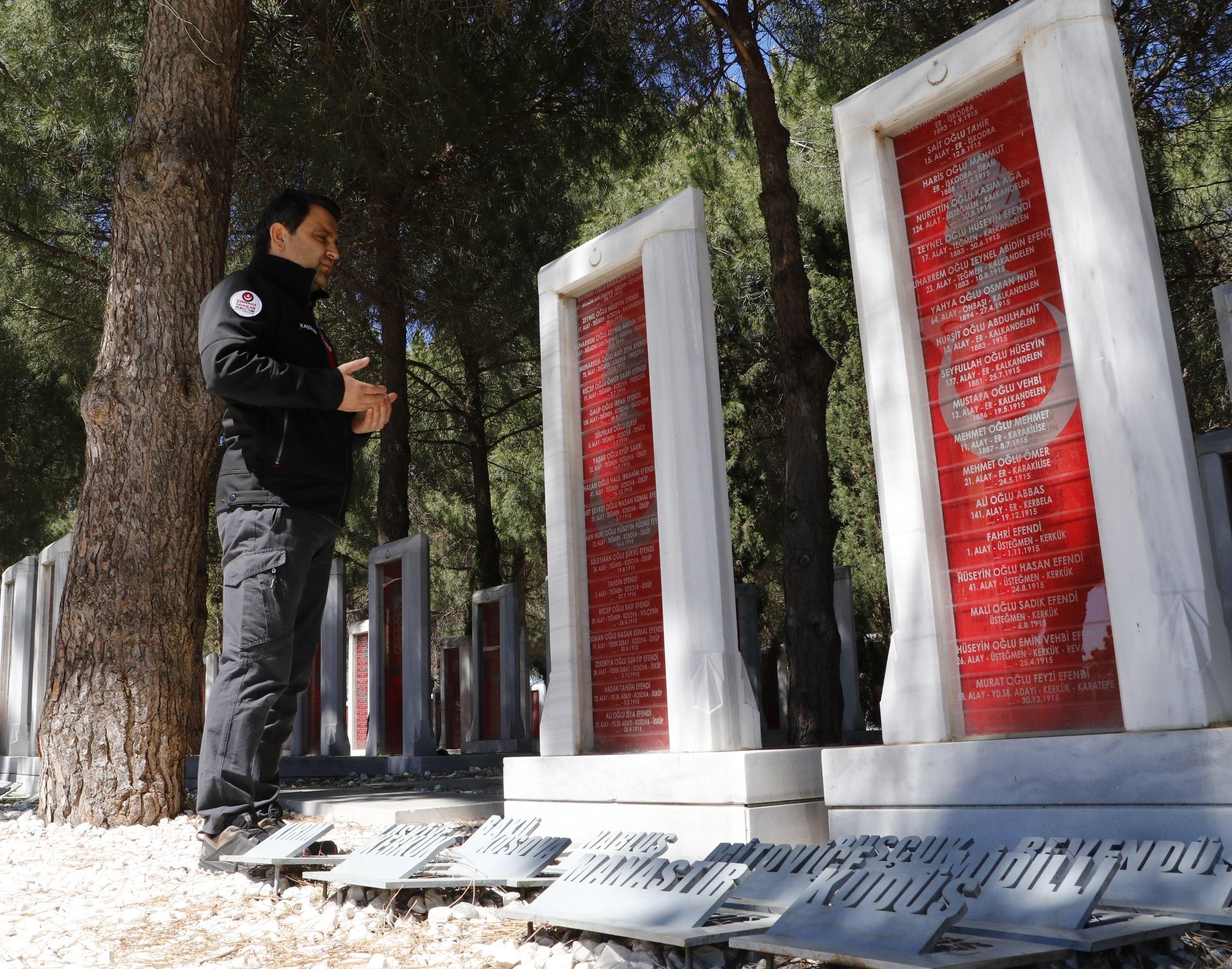 Çanakkalede şehit düşen Gazze ve Kudüslü şehitlerin mezarlarına ziyaret