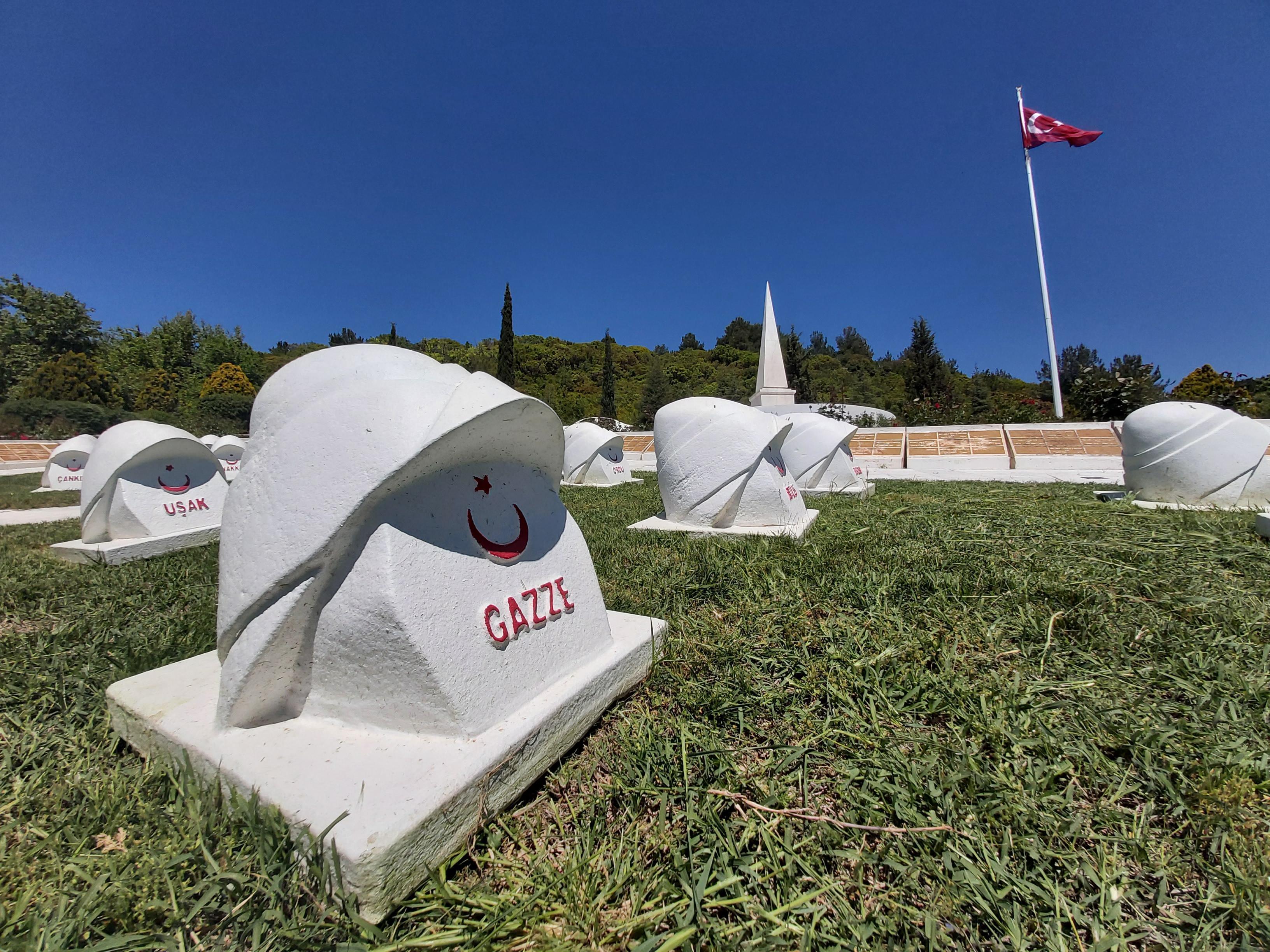 Çanakkalede şehit düşen Gazze ve Kudüslü şehitlerin mezarlarına ziyaret