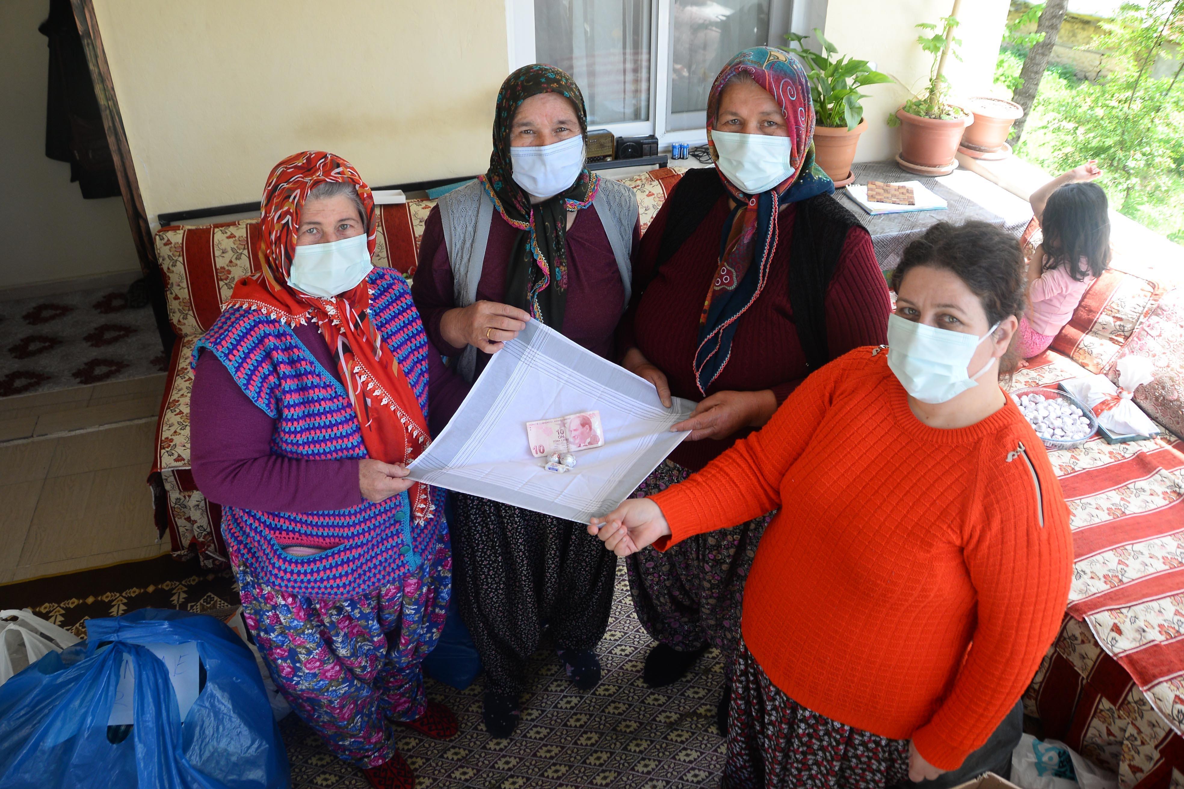 Yörük çocuklarına eski bayram geleneği