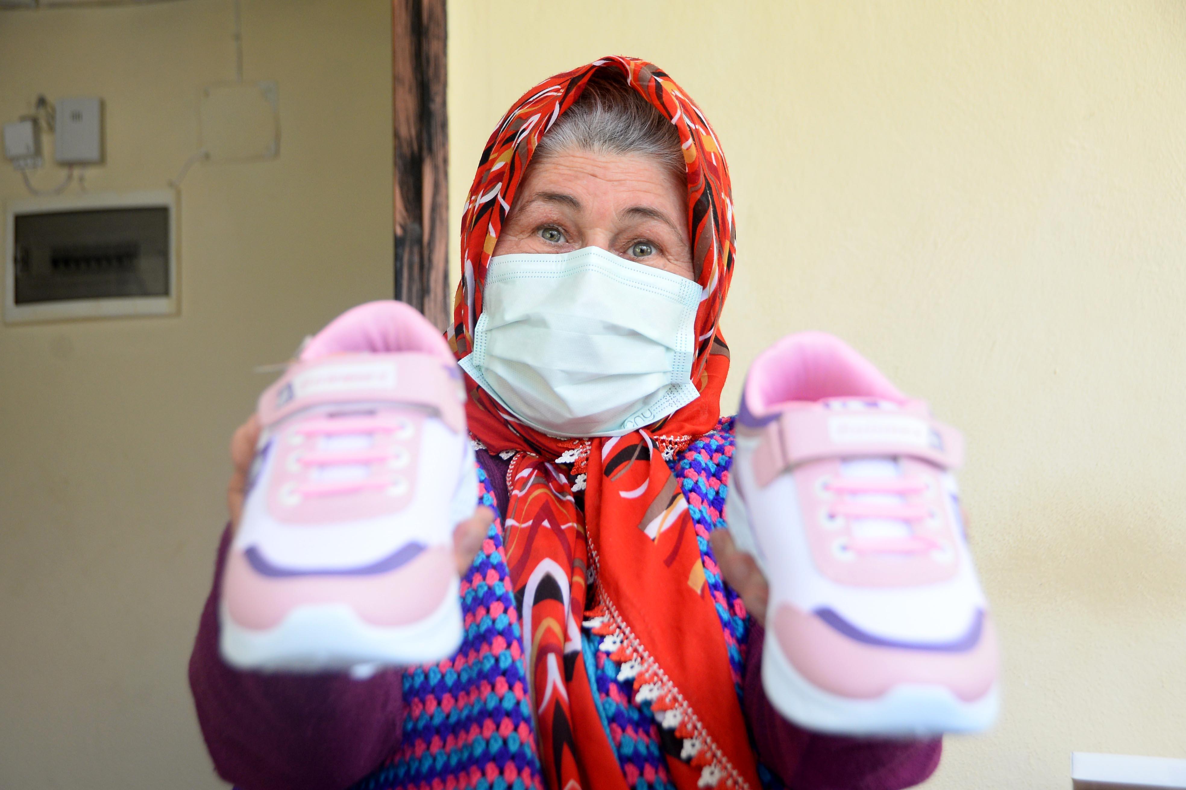 Yörük çocuklarına eski bayram geleneği