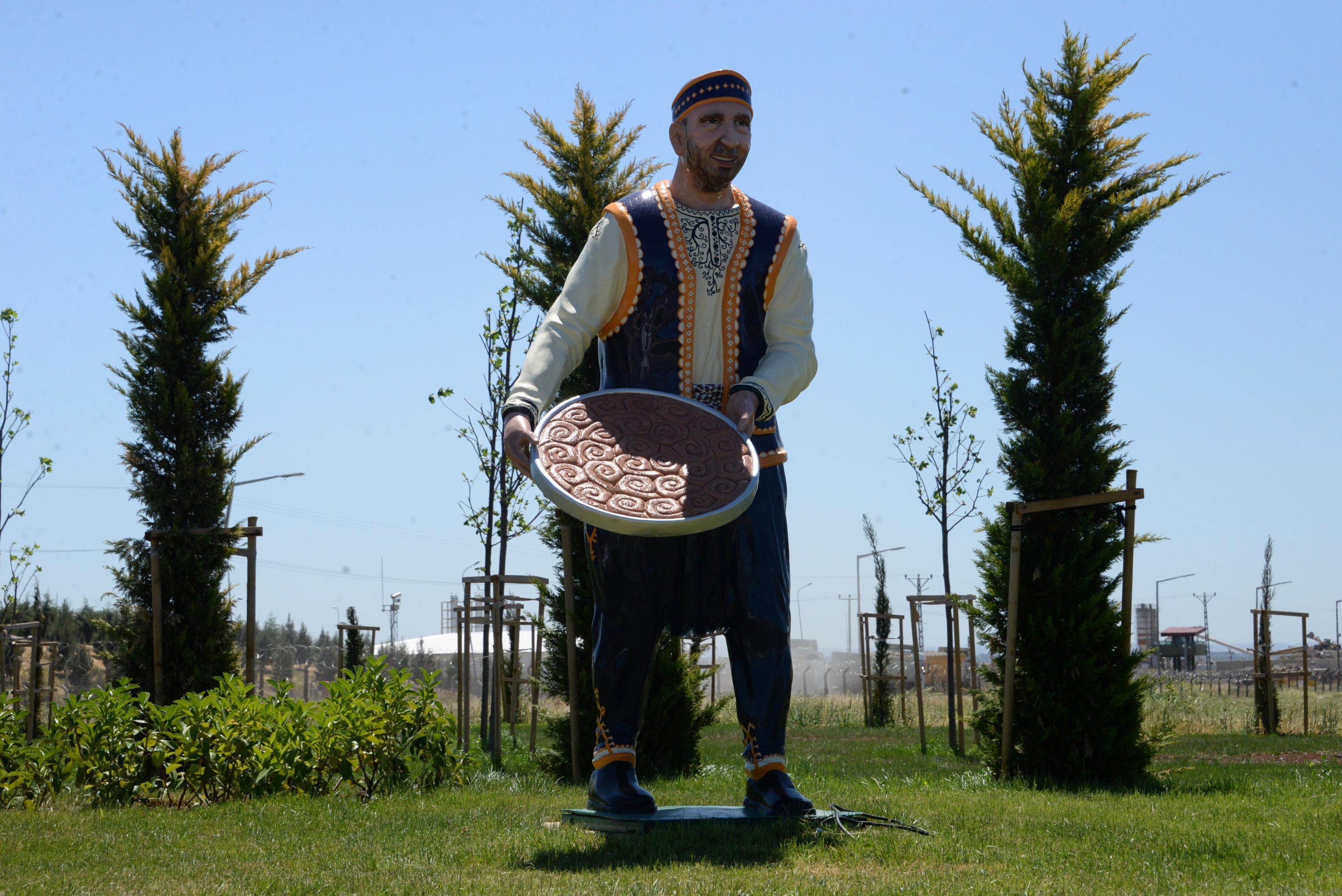 Diyarbakırda tartışılan heykeller kaldırıldı