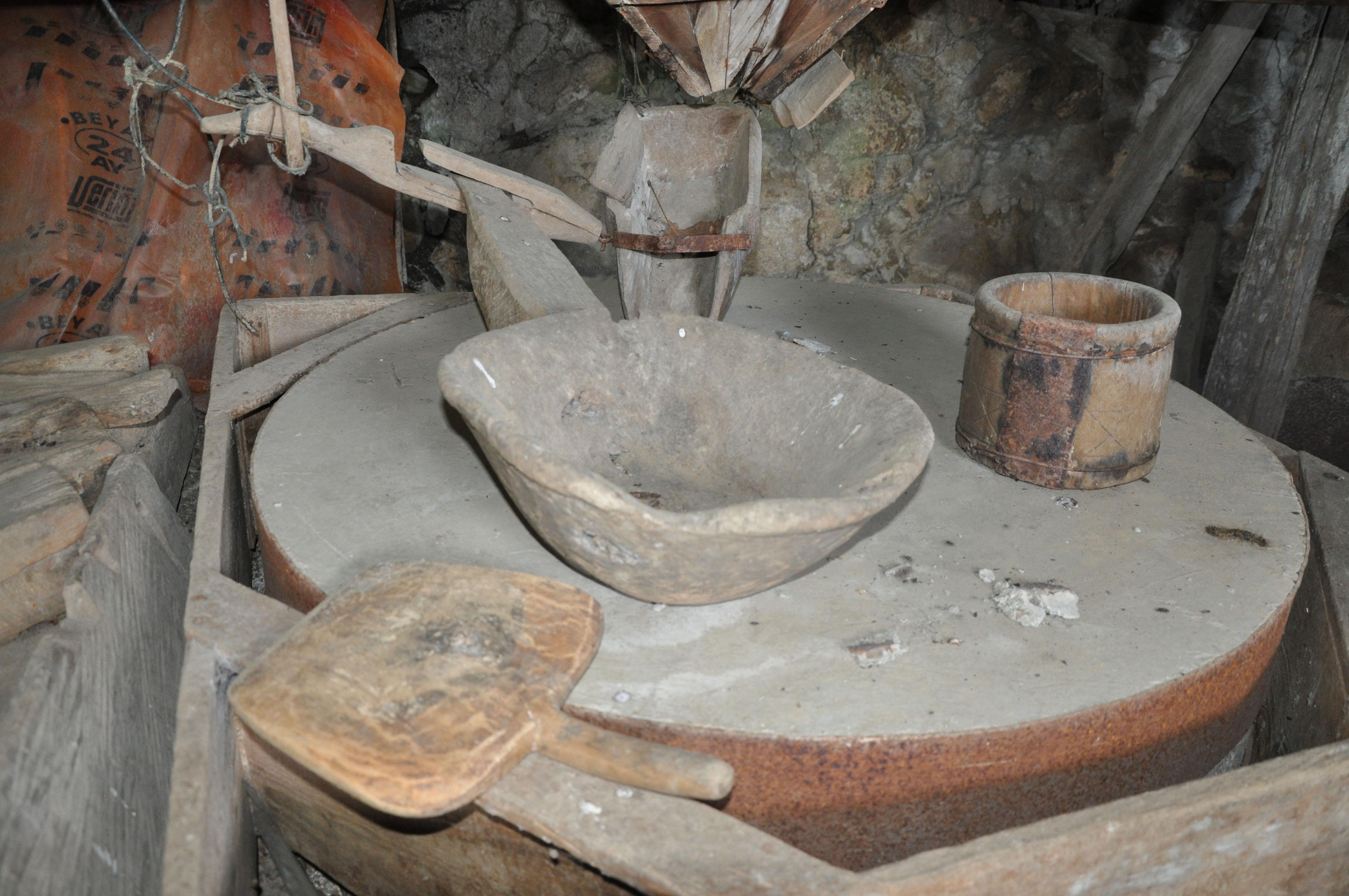 Teknoloji gelişince asırlık su değirmeni tarih oldu