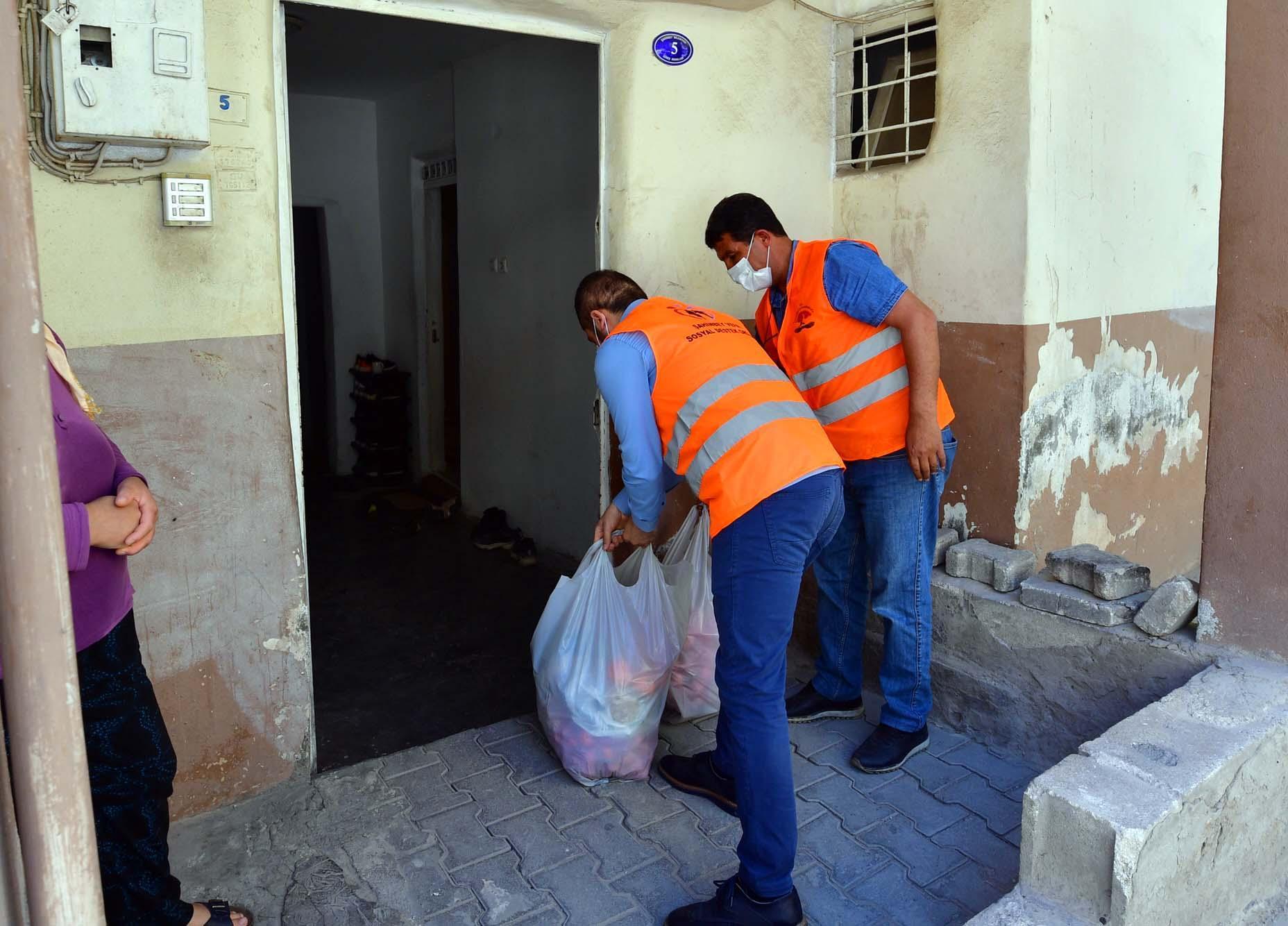 Gaziantepte pazarcılardan alınan 100 ton meyve ve sebze halka dağıtılıyor