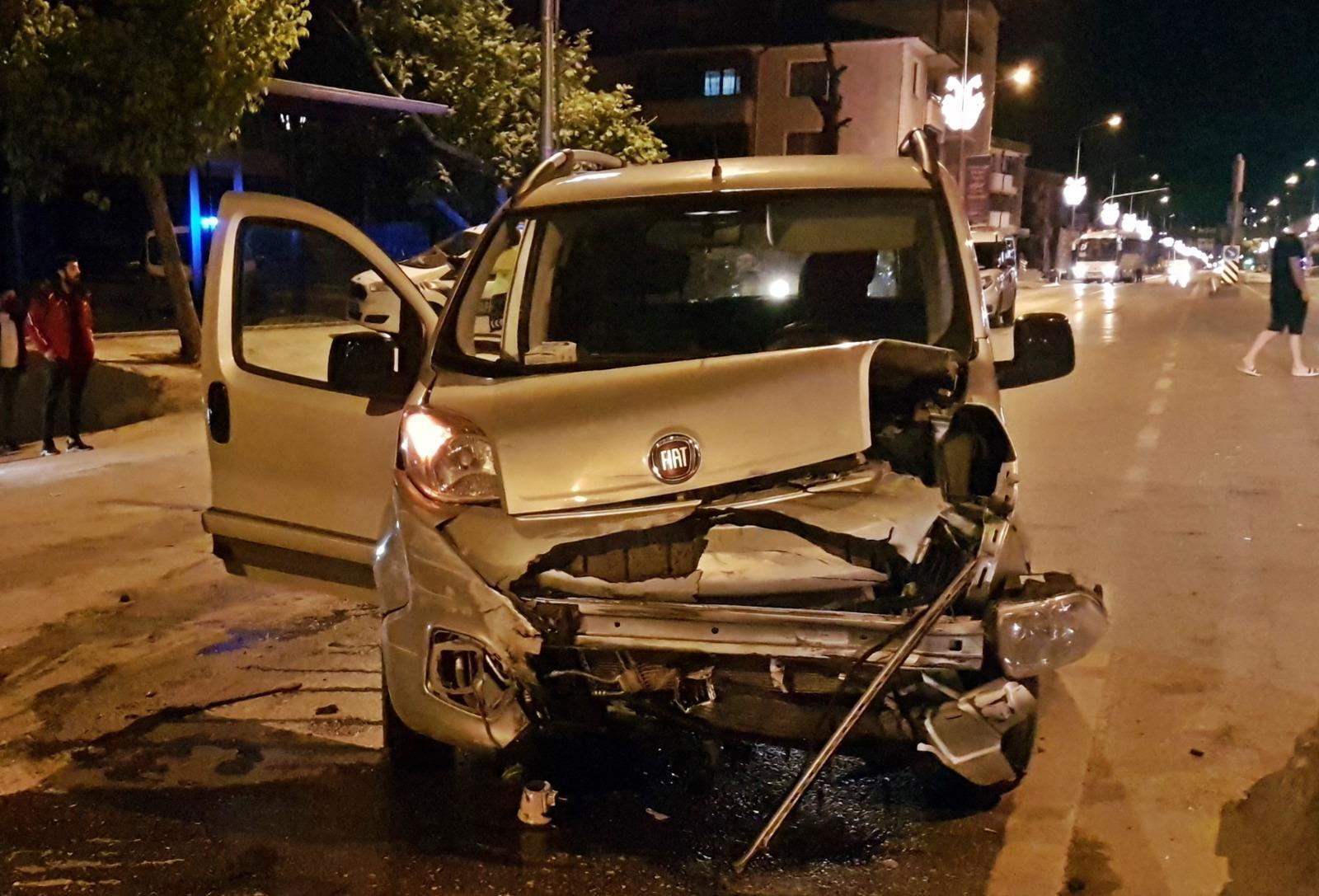 Sapanca’da kavşakta zincirleme kaza: 5 yaralı