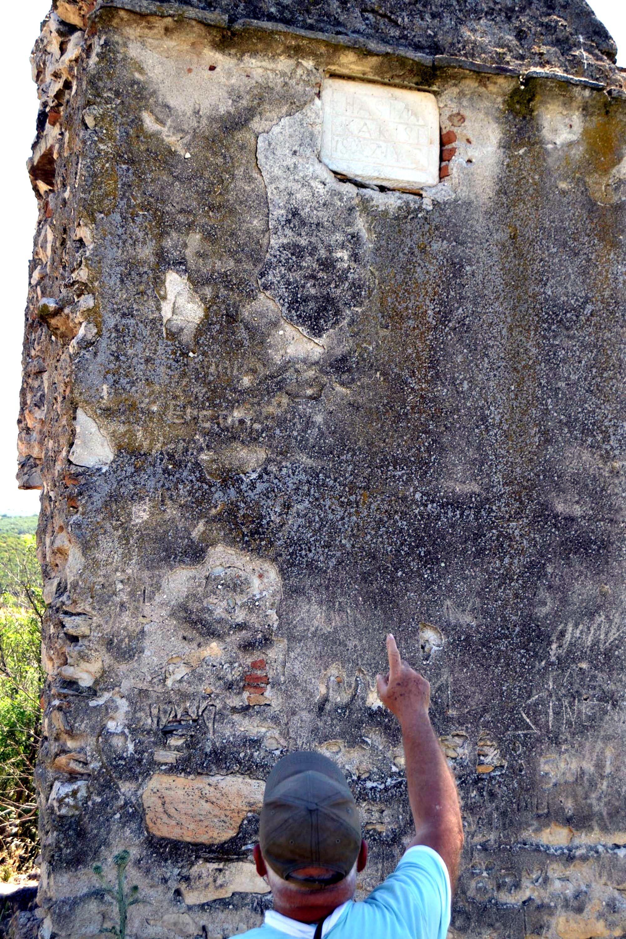 Demirköprü Barajında sular çekildi 95 yılık caminin minaresi göründü