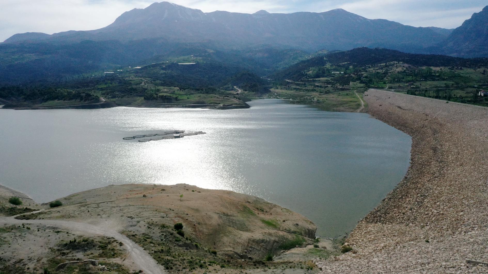 Gömbe ve Elmalı ovalarına hayat veren barajda su seviyesi düştü