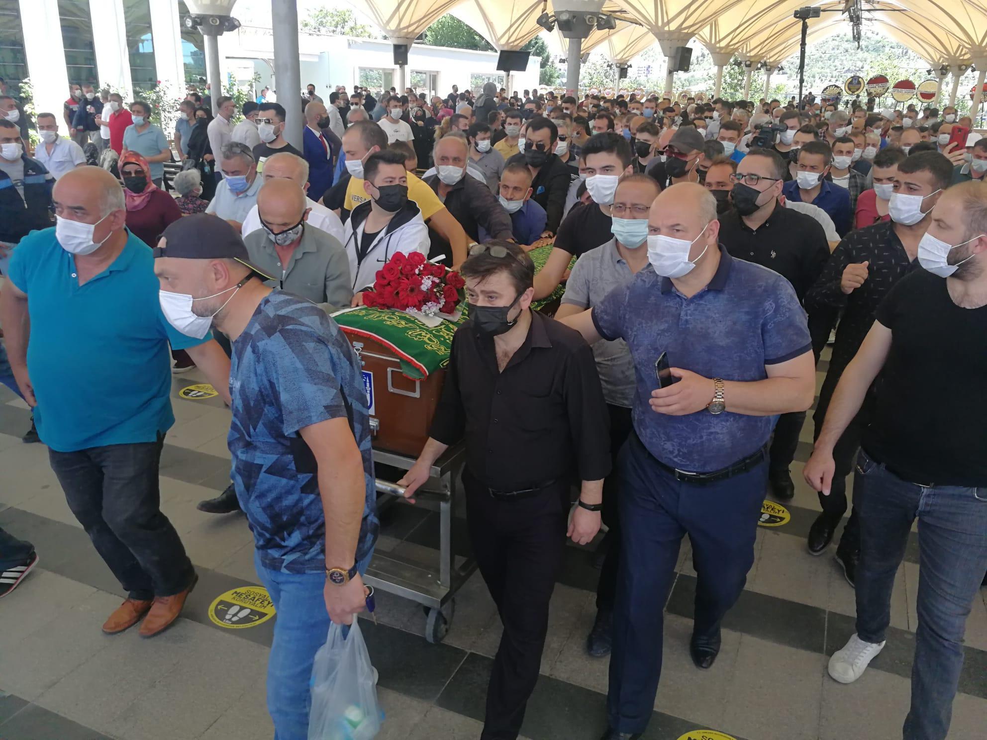 Şarkıcı Oğuz Yılmaz, son yolculuğuna uğurlandı