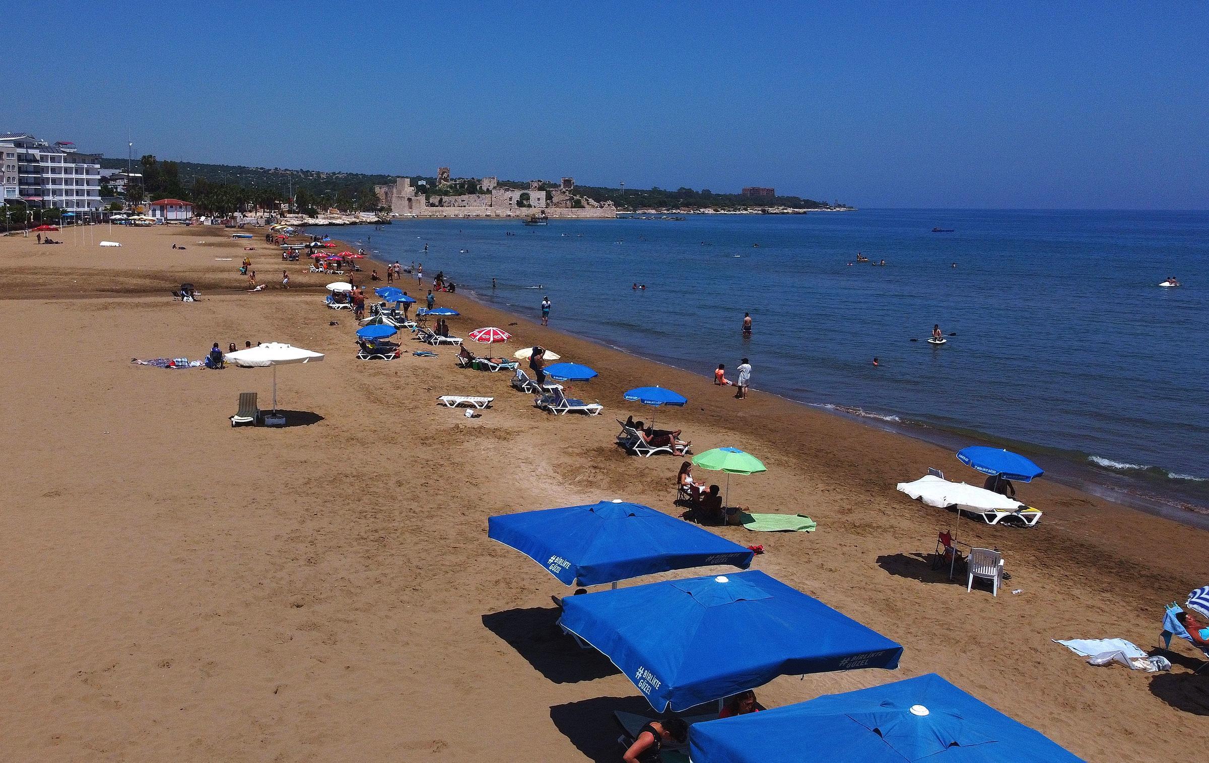 Mersinde plajlar ve sahiller doldu