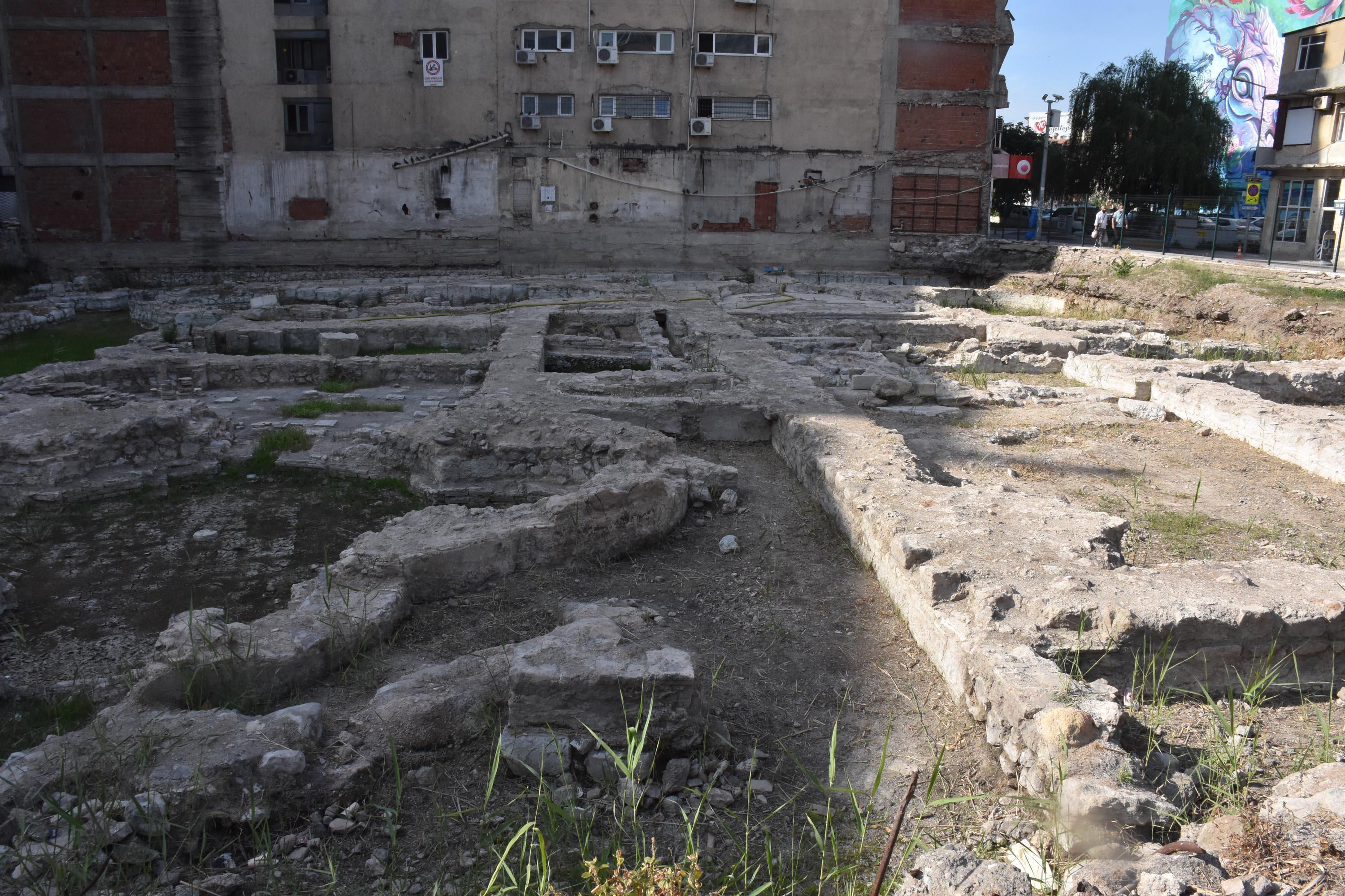 İzmirdeki tarihi Roma hamamı ziyarete açılacak