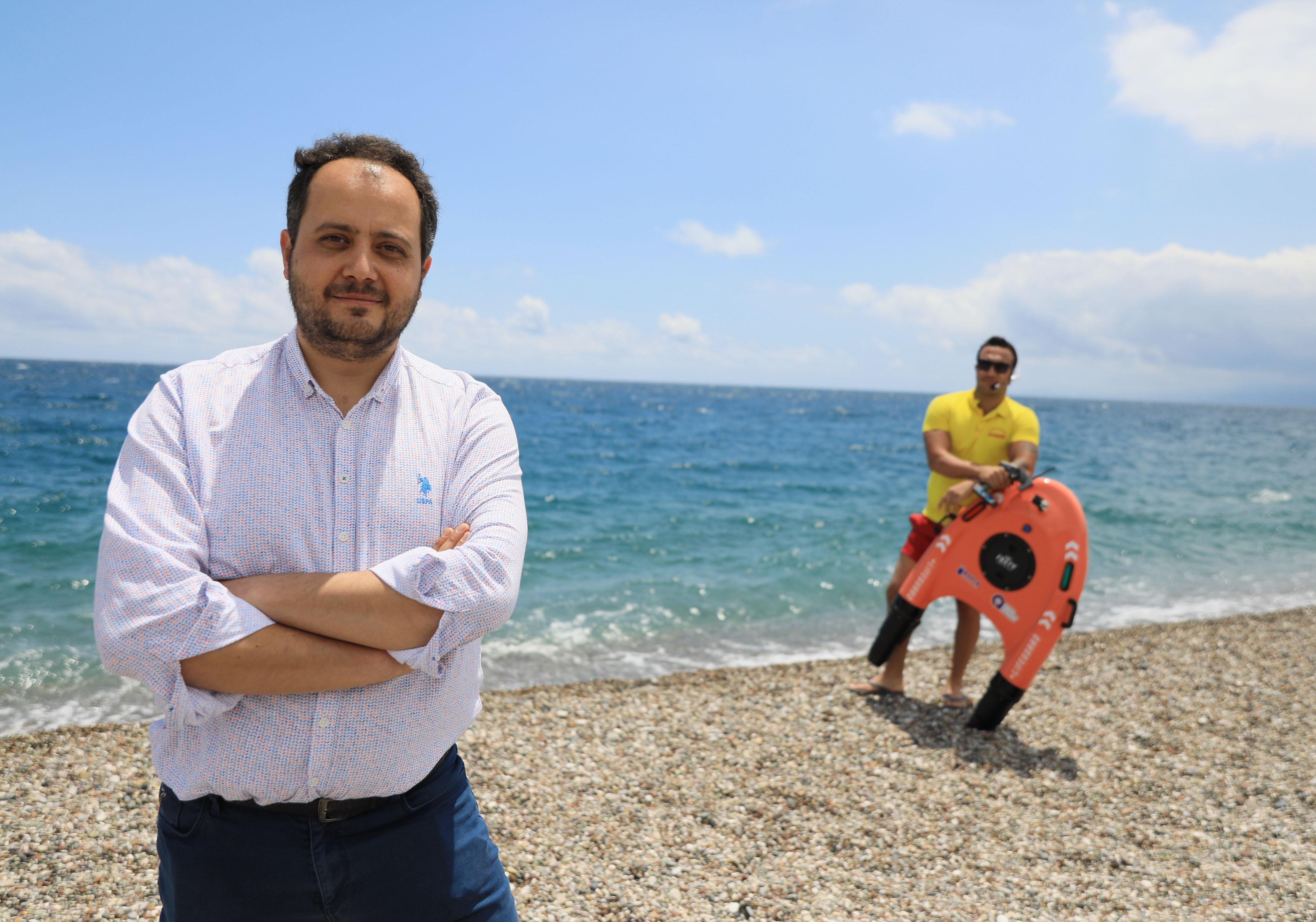 Cankurtaran robot Fasty sahilde görevde