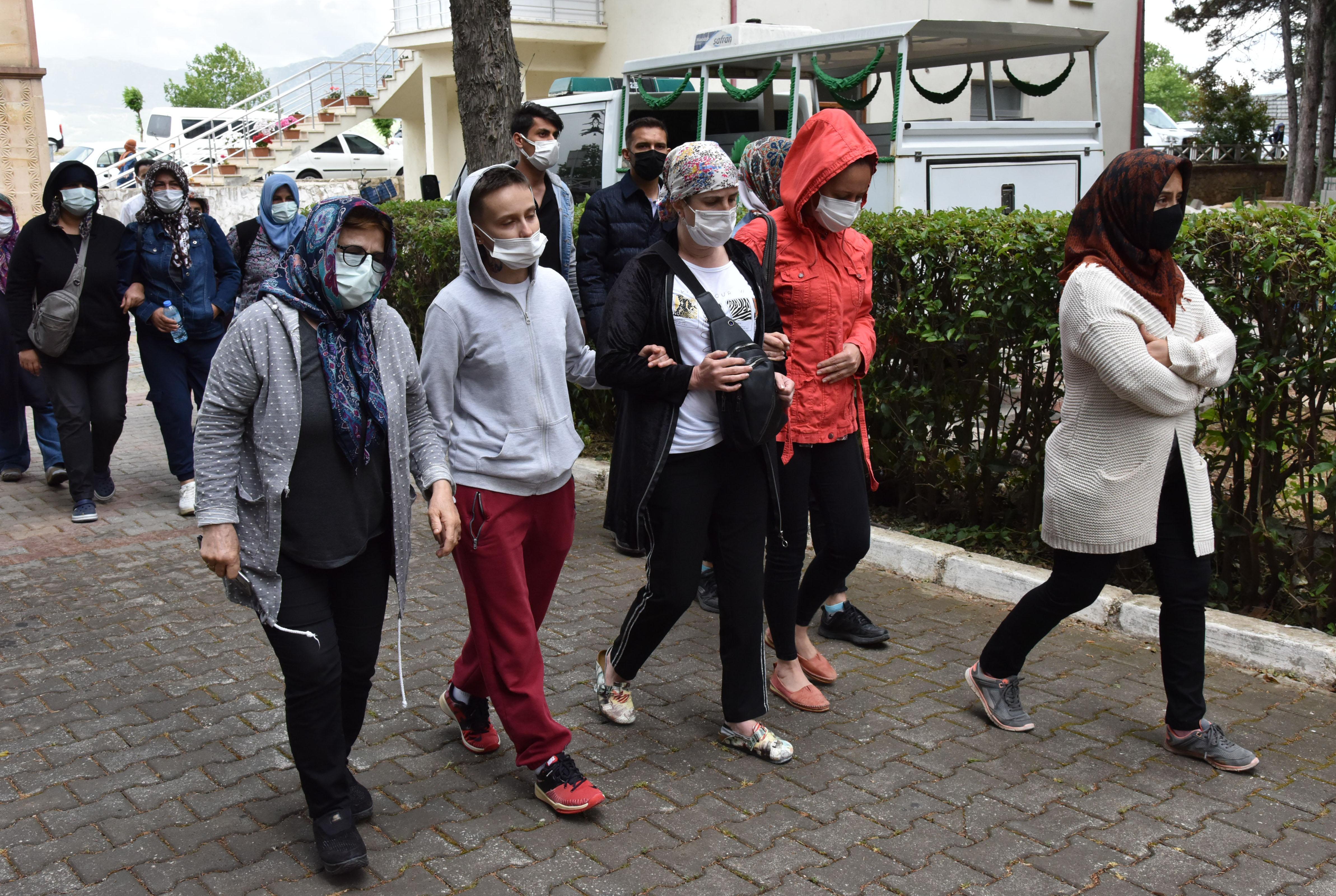 Doğuştan engelli Azra, lösemiye yenildi