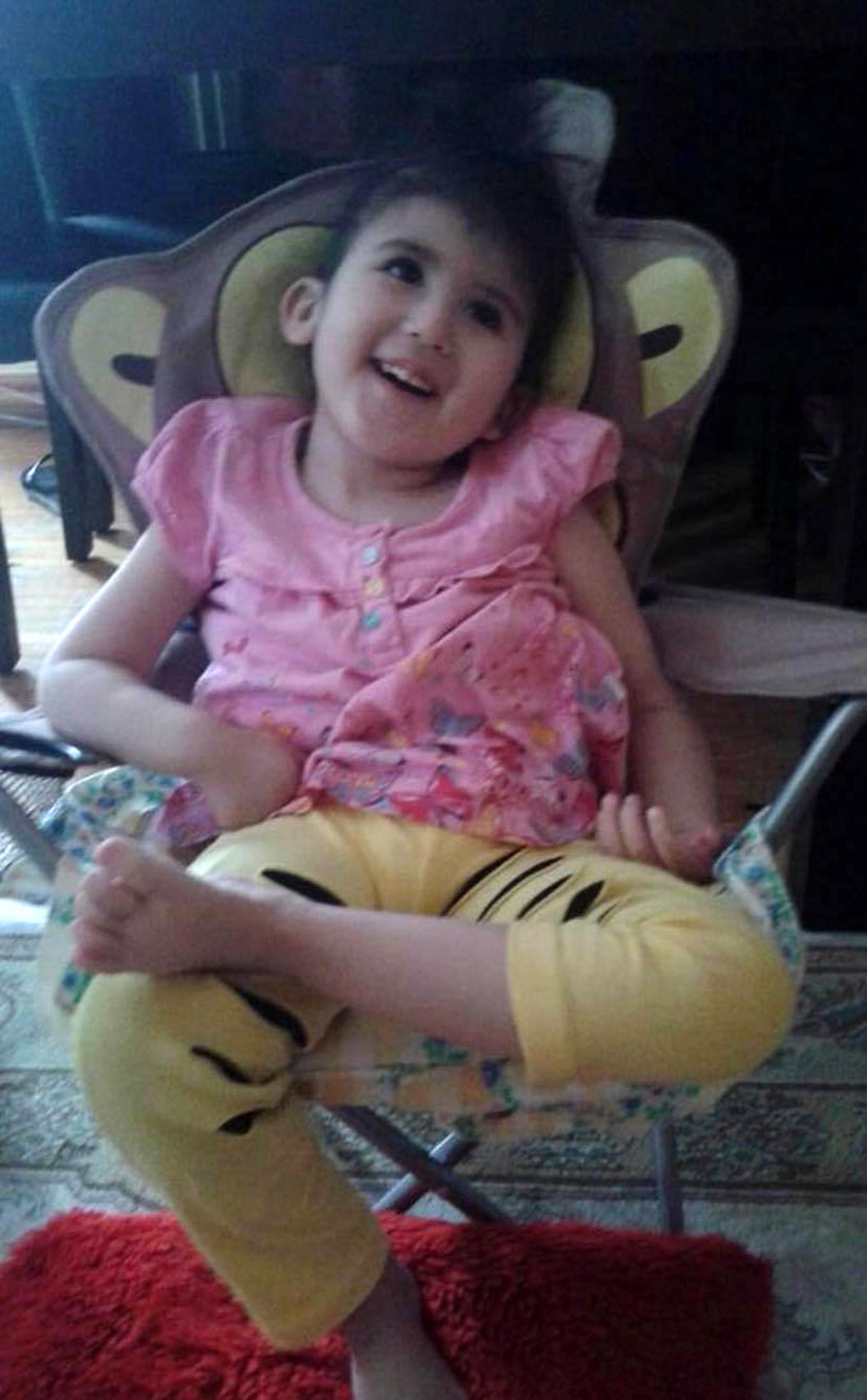 Doğuştan engelli Azra, lösemiye yenildi