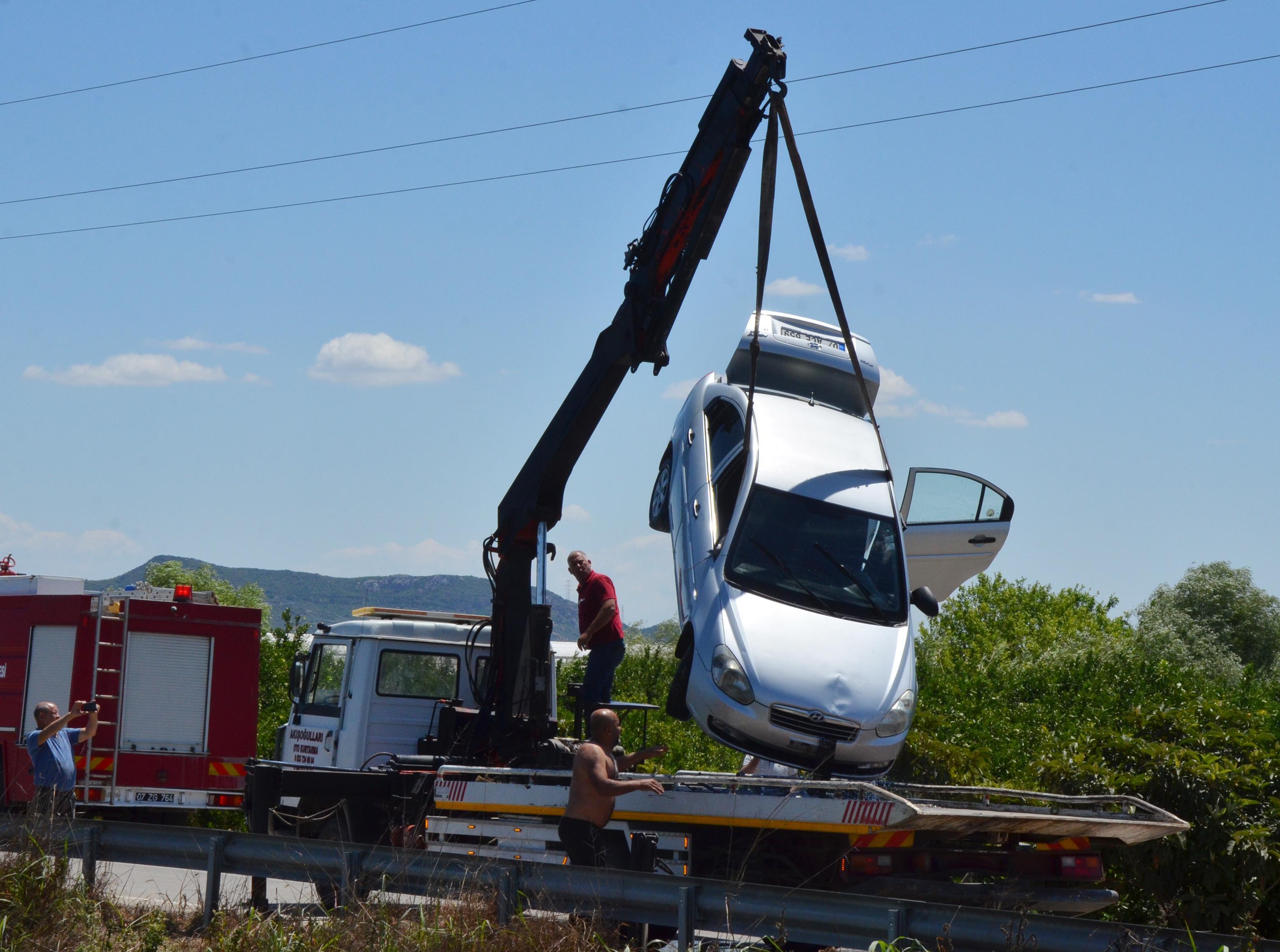 Sulama kanalına uçan otomobilin sürücüsü yaralandı