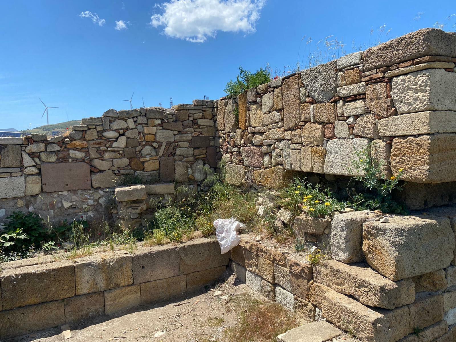 Kyme Antik Kenti, çöplüğe döndü