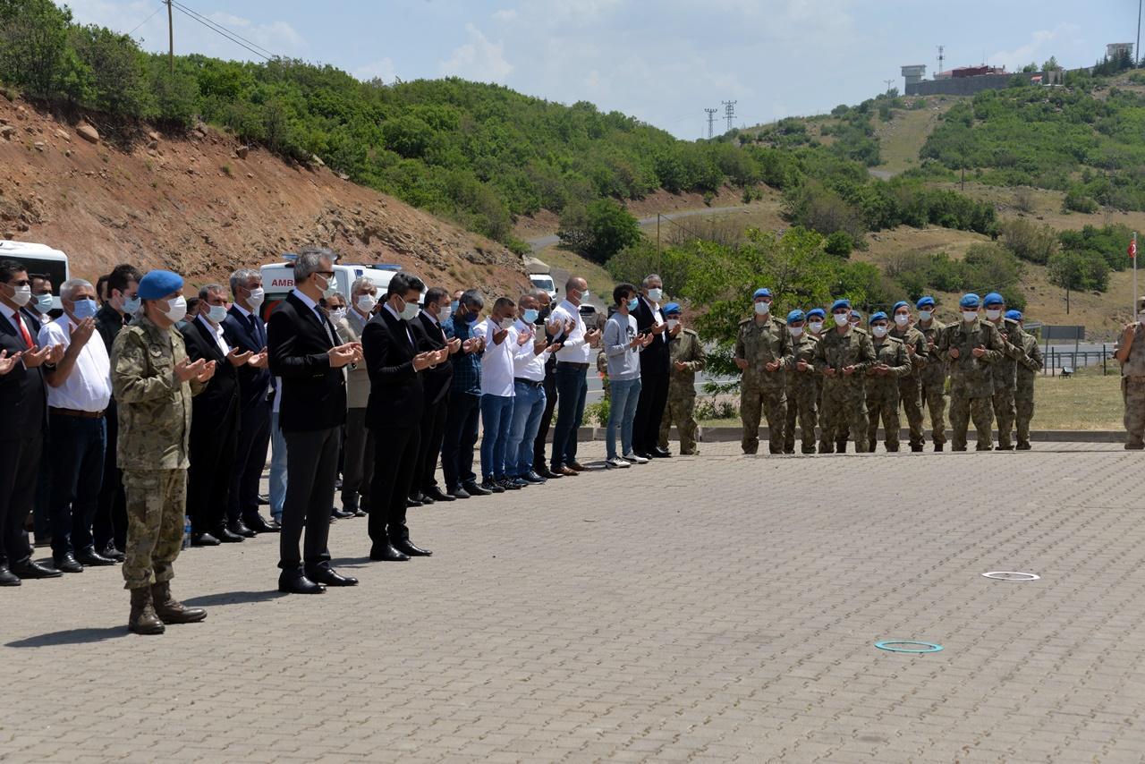 Bingölde 28 yıl önce şehit edilen 33 er anıldı