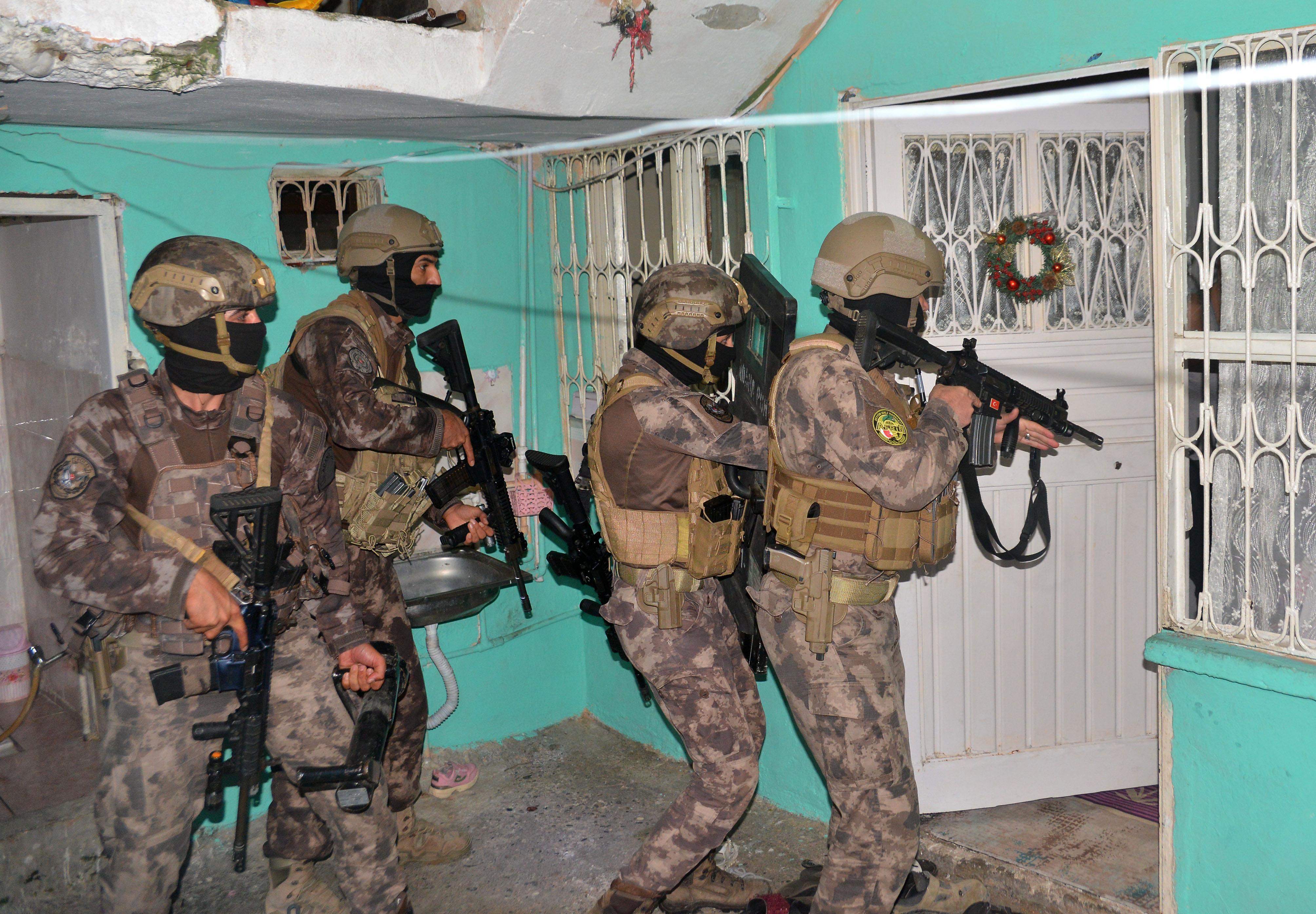 Çıkar amaçlı suç örgütü operasyonuna 4 tutuklama