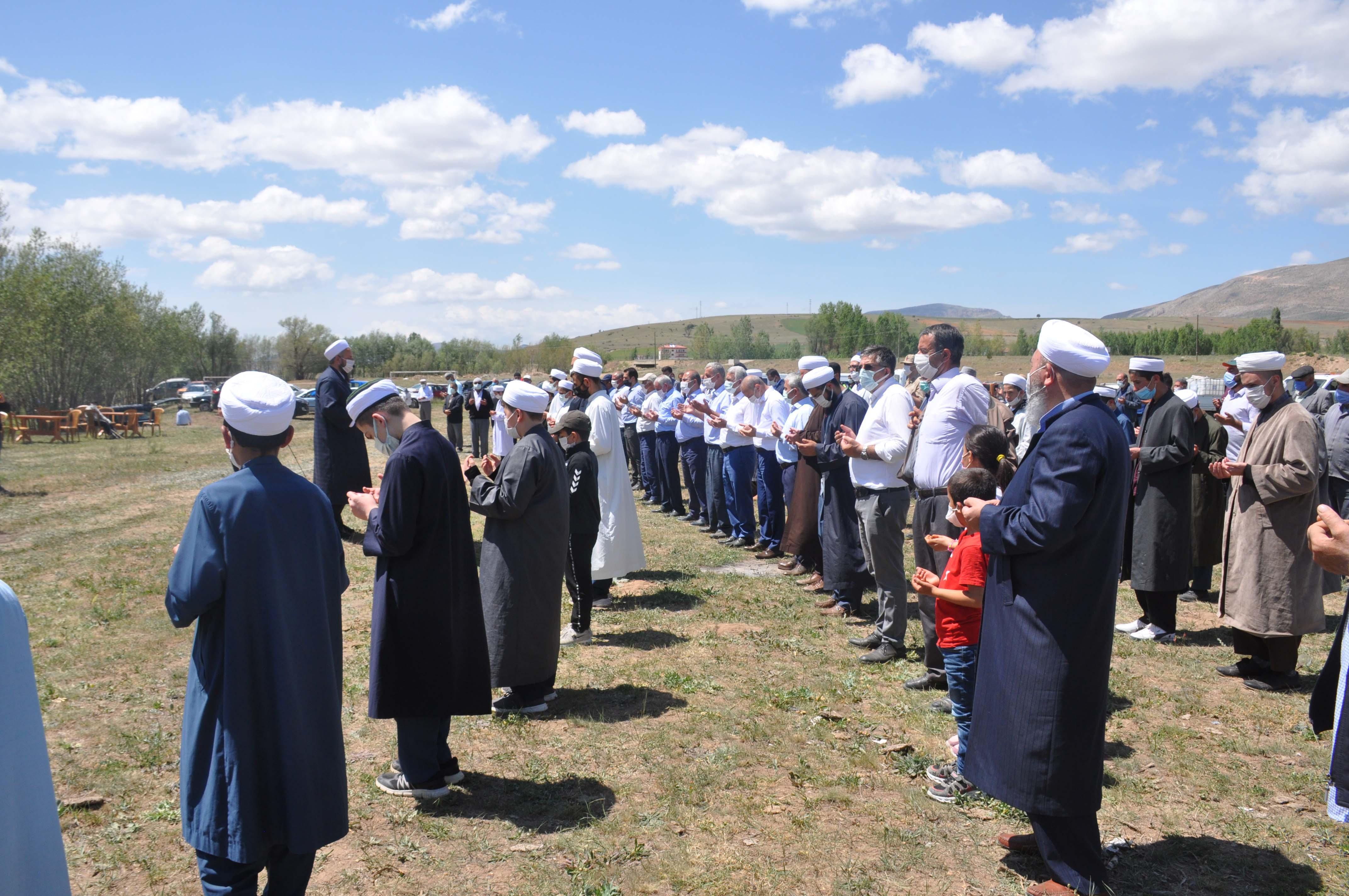 Gümüşhaneli çiftçilerden yağmur duası