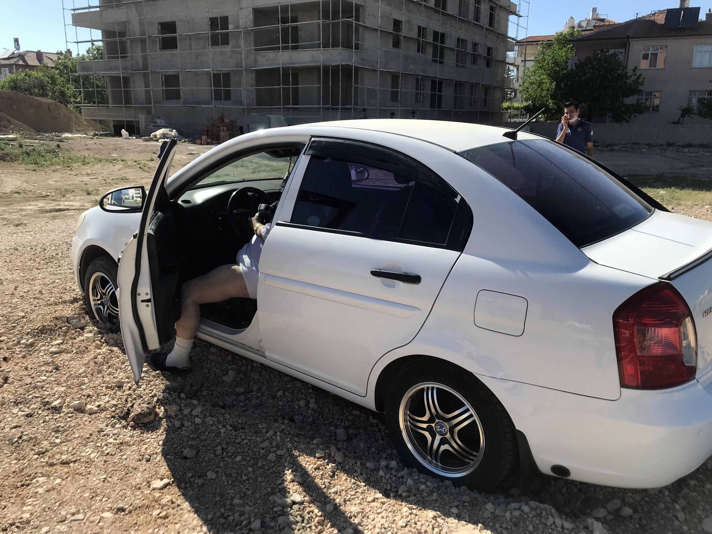 Aracında yarı çıplak bulundu; ‘Hava sıcaktı ondan pantolonumu çıkardım’ dedi